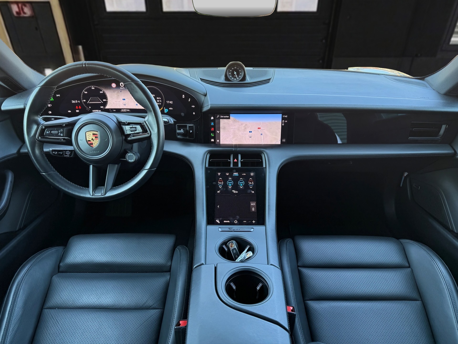 PORSCHE Taycan Cross Turismo 4-image-10