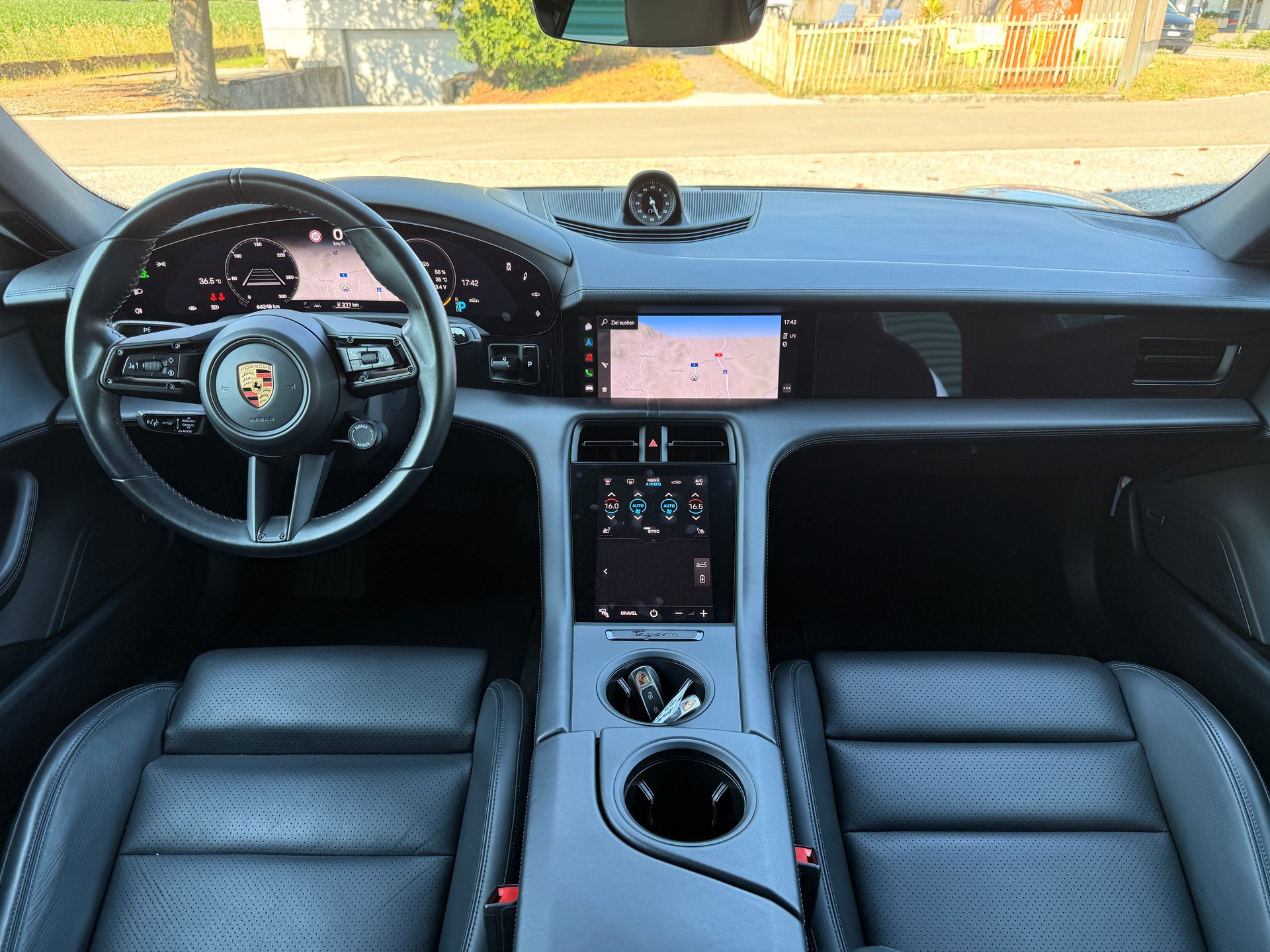 PORSCHE Taycan Cross Turismo 4-image-12