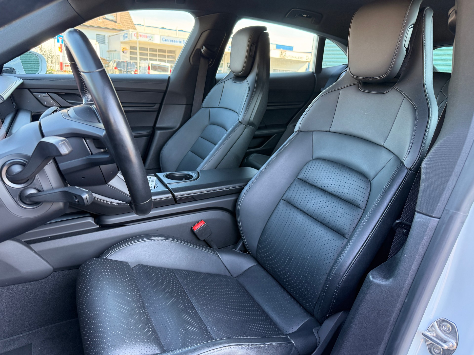 PORSCHE Taycan Cross Turismo 4-image-9