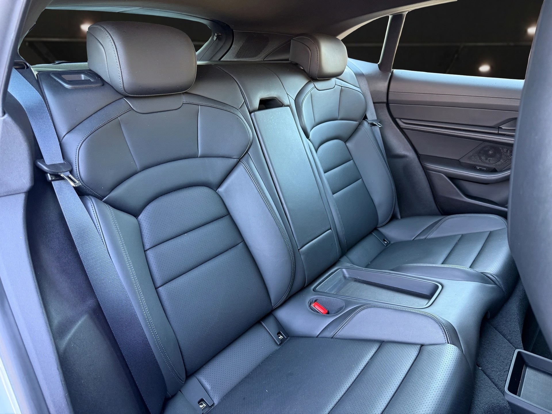 PORSCHE Taycan Cross Turismo 4-image-12