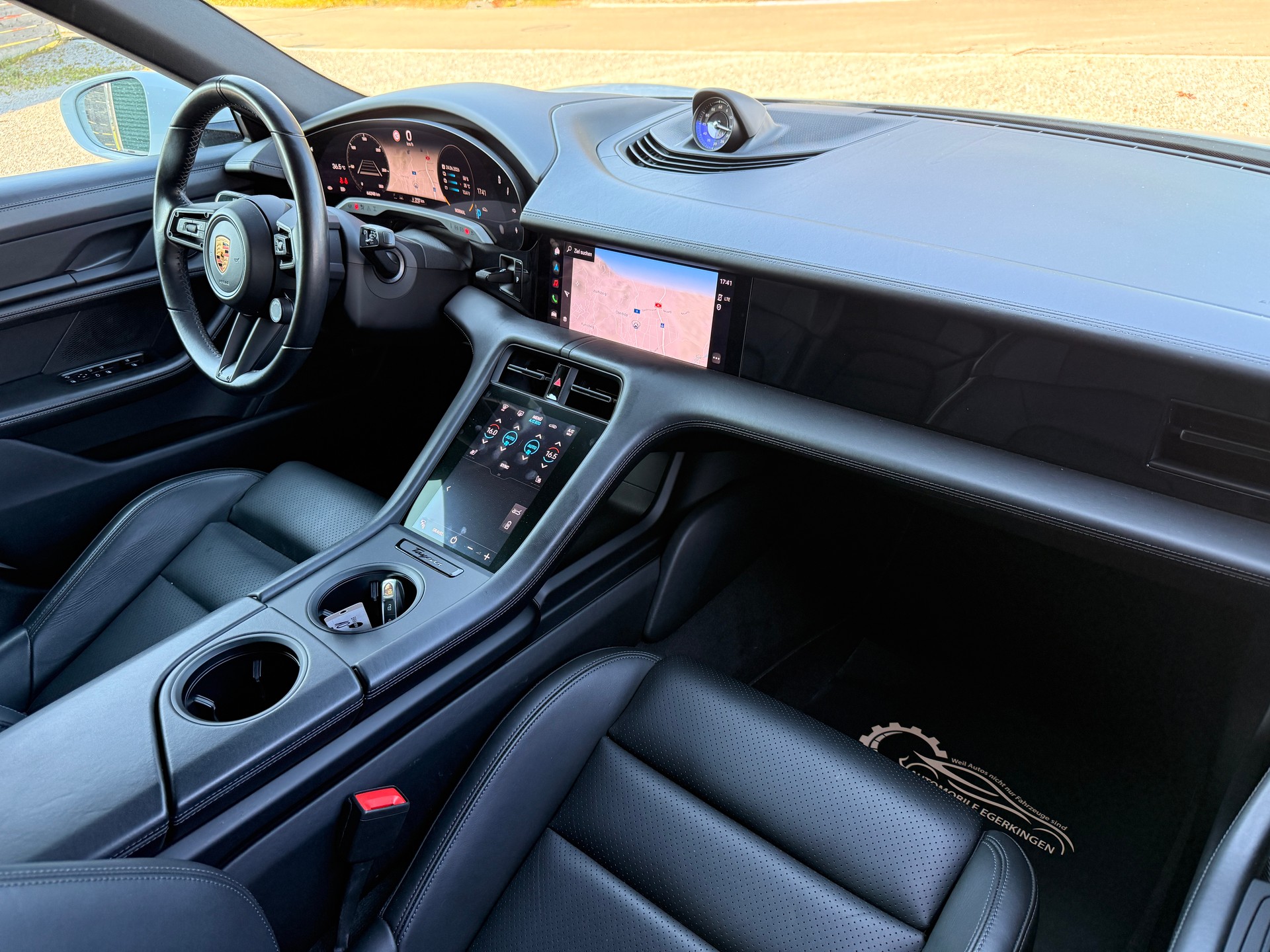 PORSCHE Taycan Cross Turismo 4-image-10