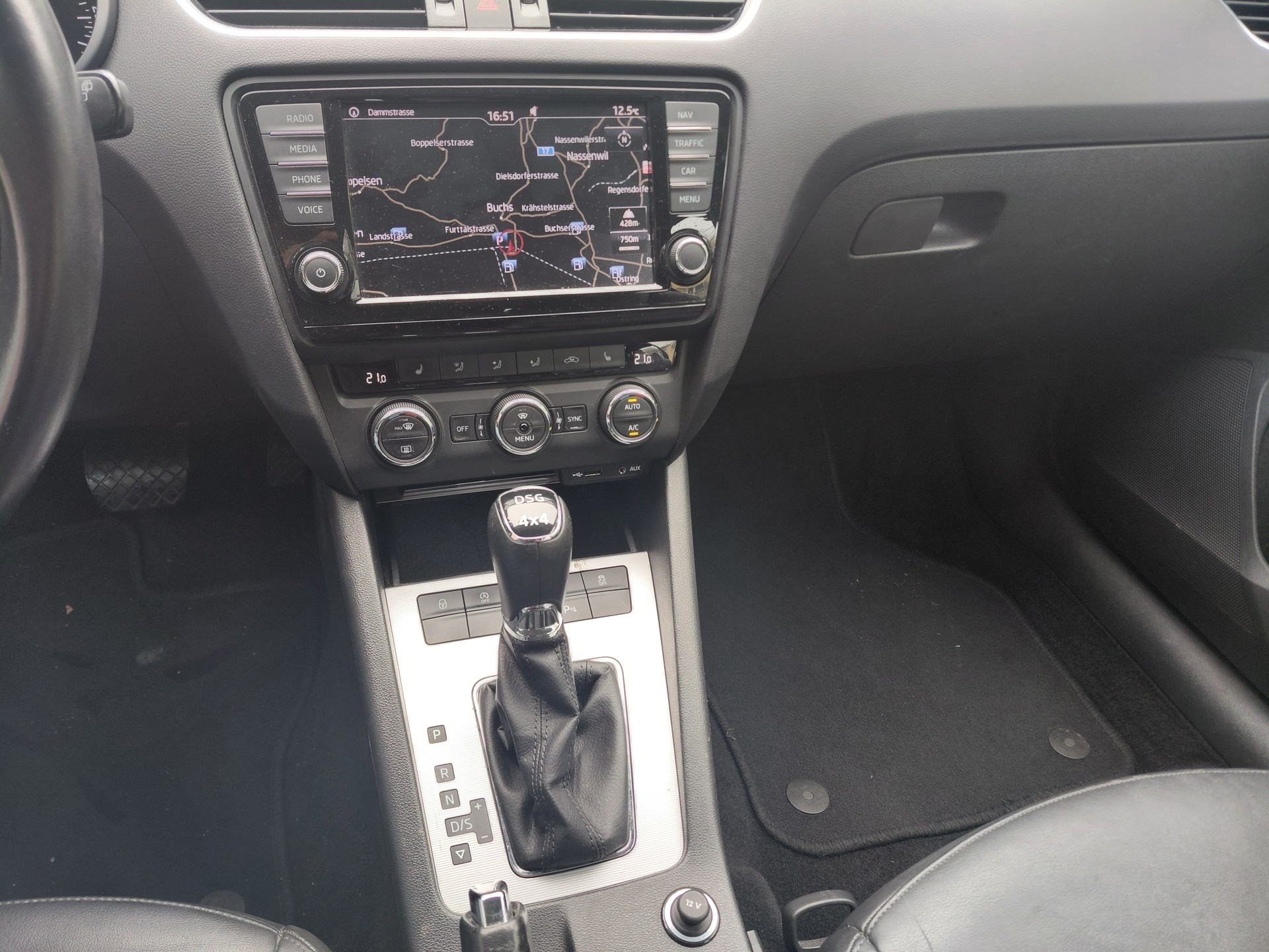 SKODA Octavia Combi 1.8 TSI Swiss Joy 4x4 DSG-image-12