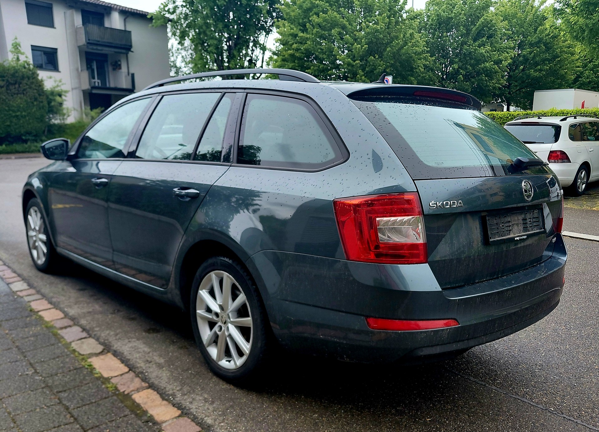 SKODA Octavia Combi 1.8 TSI Swiss Joy 4x4 DSG-image-5
