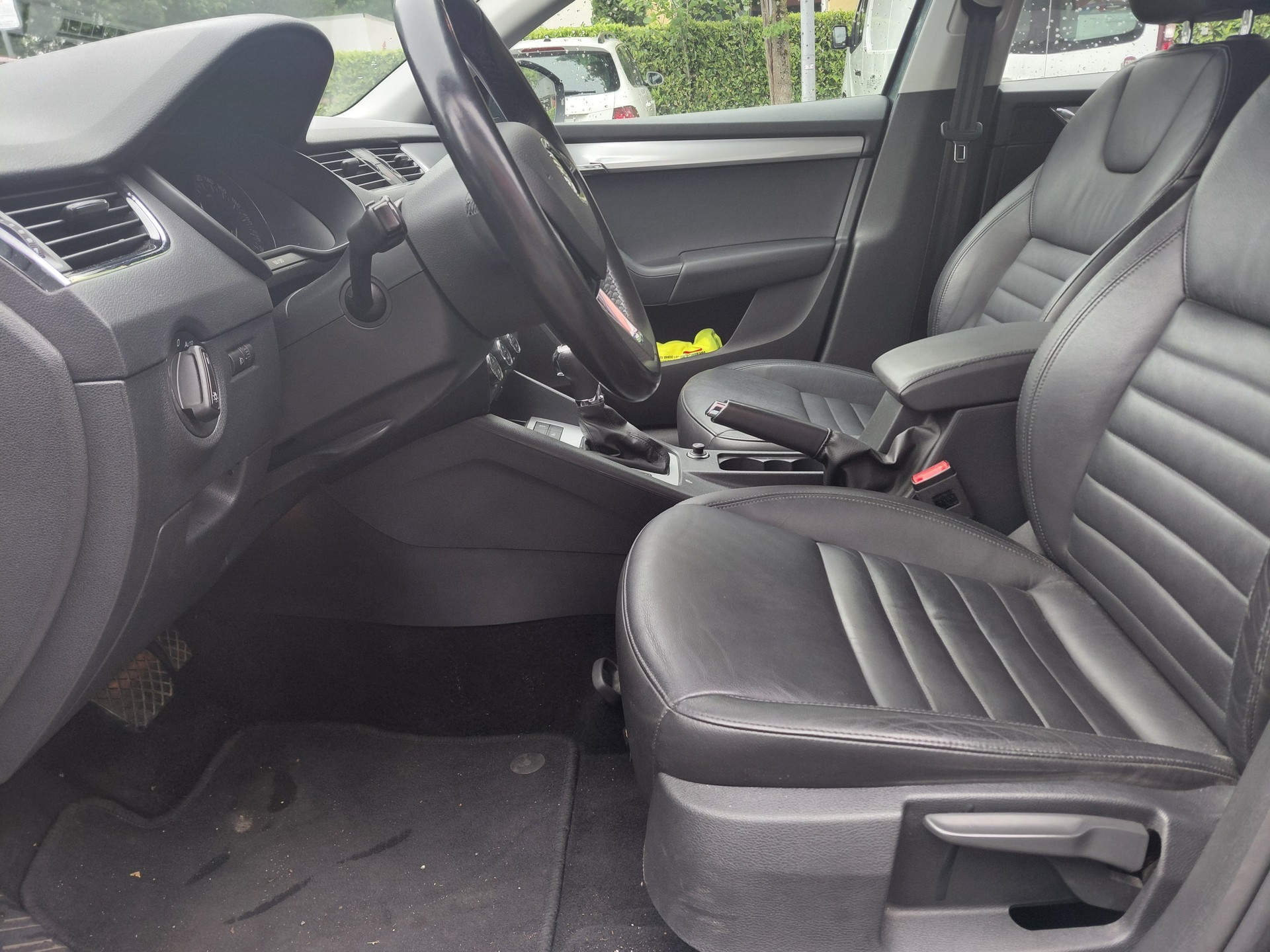 SKODA Octavia Combi 1.8 TSI Swiss Joy 4x4 DSG-image-10
