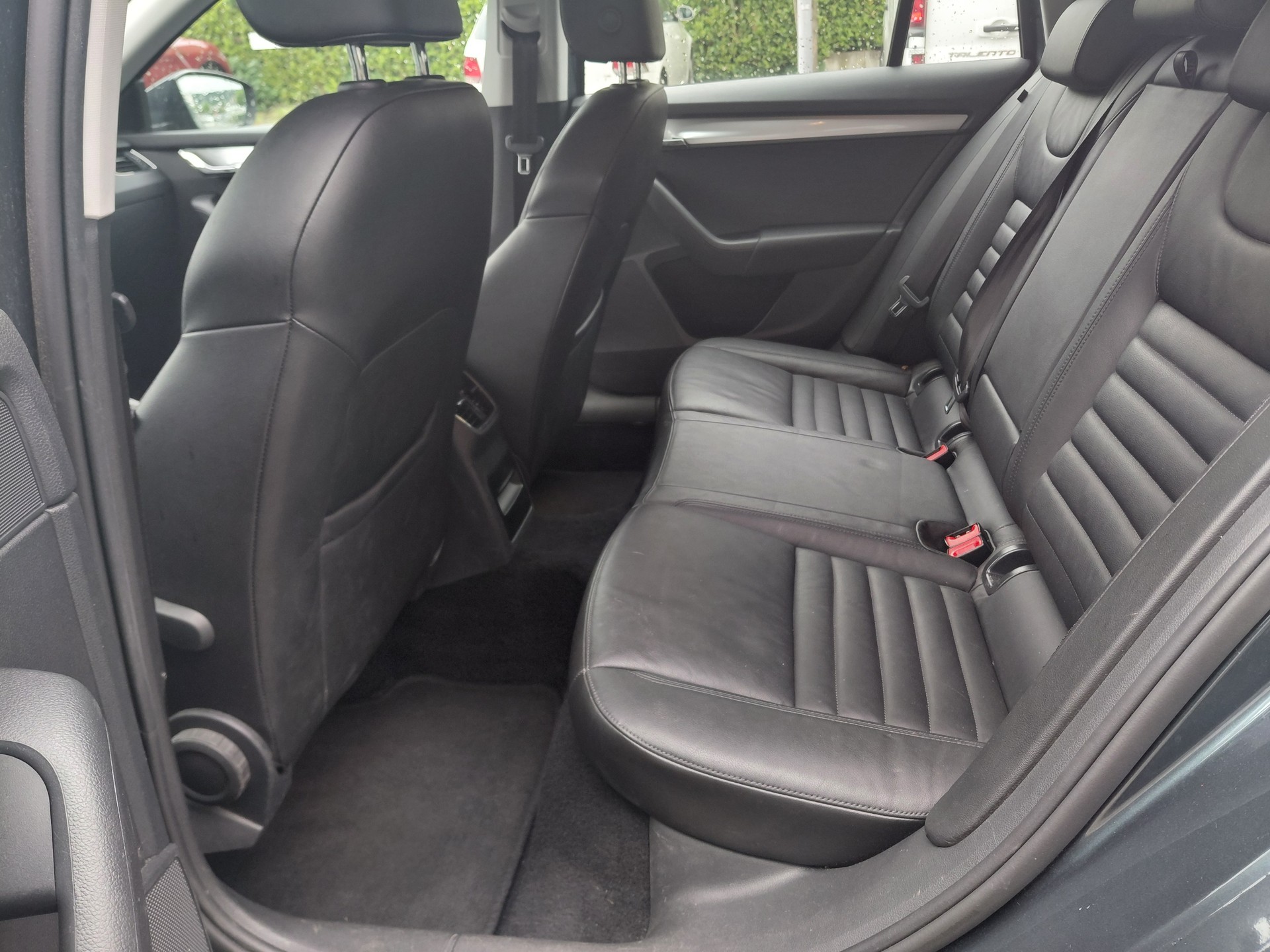 SKODA Octavia Combi 1.8 TSI Swiss Joy 4x4 DSG-image-9