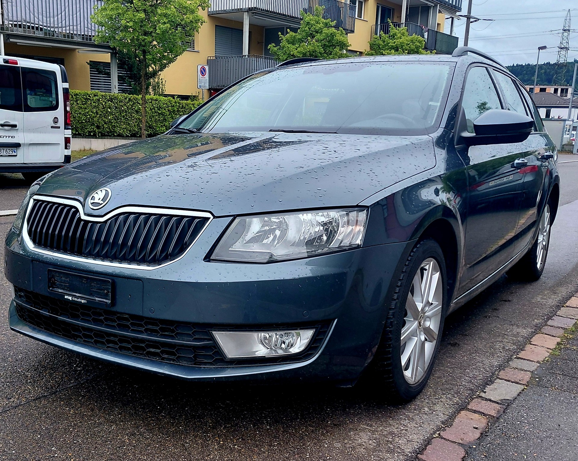 SKODA Octavia Combi 1.8 TSI Swiss Joy 4x4 DSG-image-1