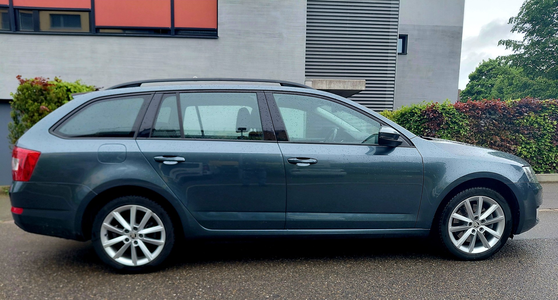 SKODA Octavia Combi 1.8 TSI Swiss Joy 4x4 DSG-image-3