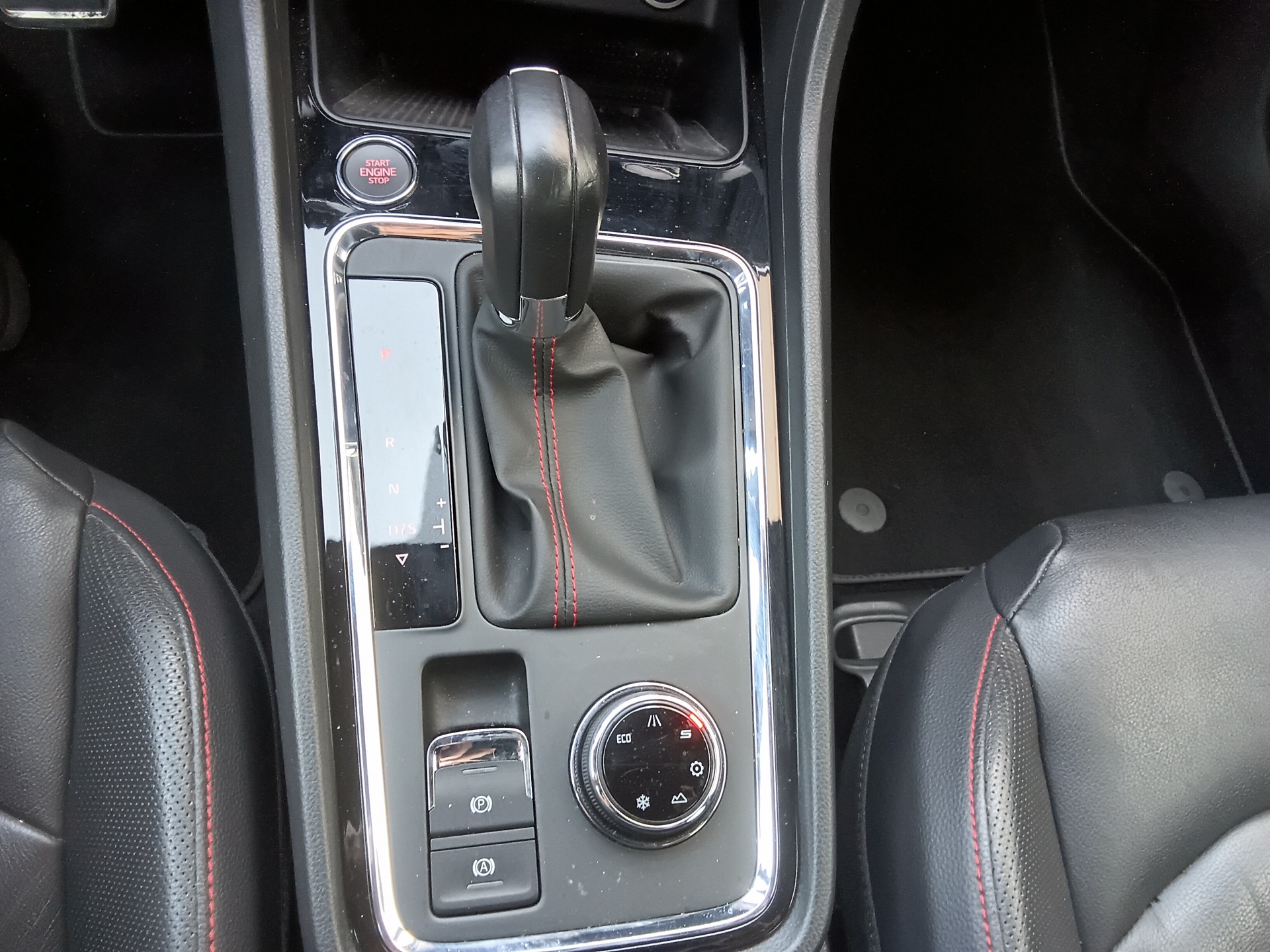 SEAT Ateca 2.0 TSI FR 4Drive DSG-image-14
