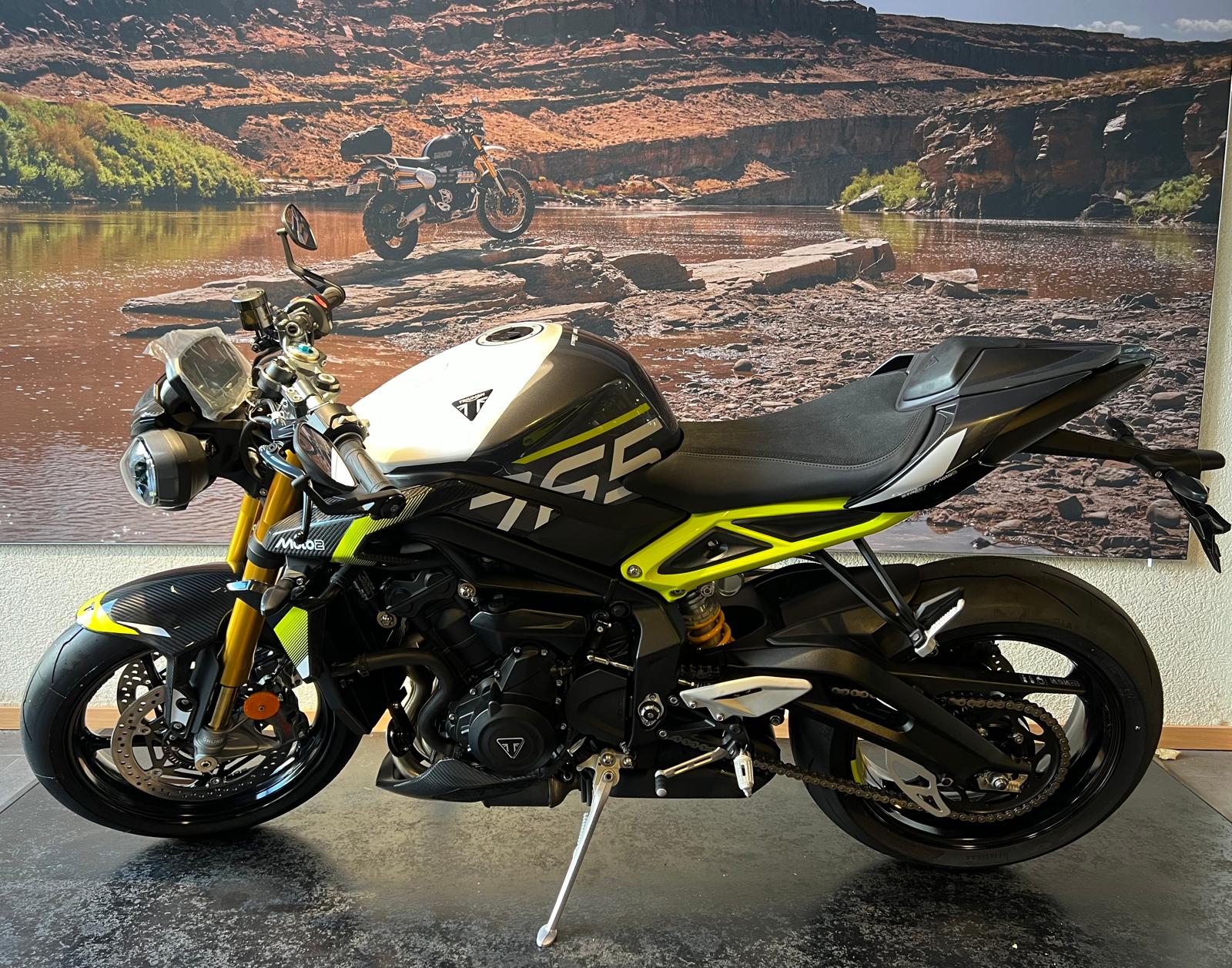TRIUMPH Street Triple 765 Moto2-showroom-element-3