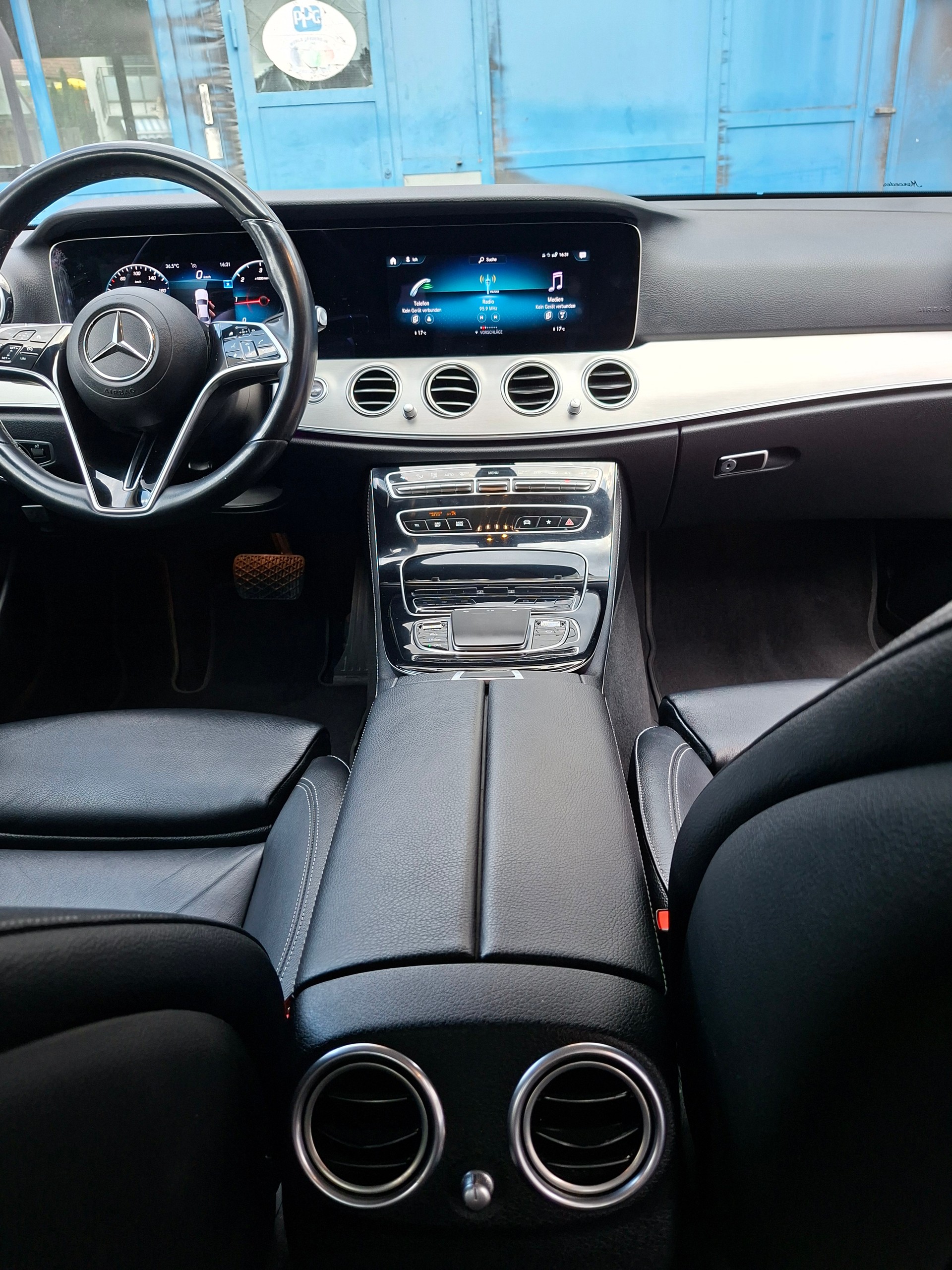 MERCEDES-BENZ E 220 d Avantgarde 9G-Tronic-image-6