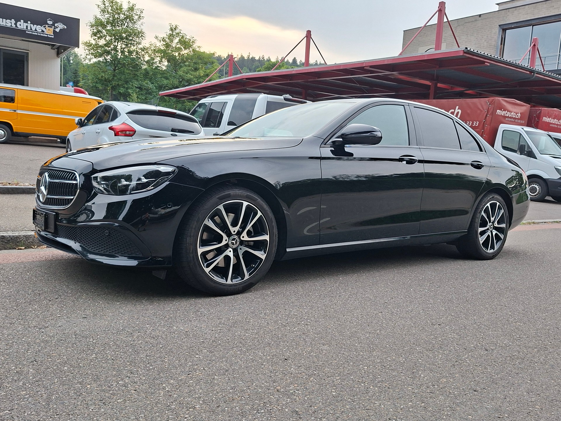 MERCEDES-BENZ E 220 d Avantgarde 9G-Tronic-image-2