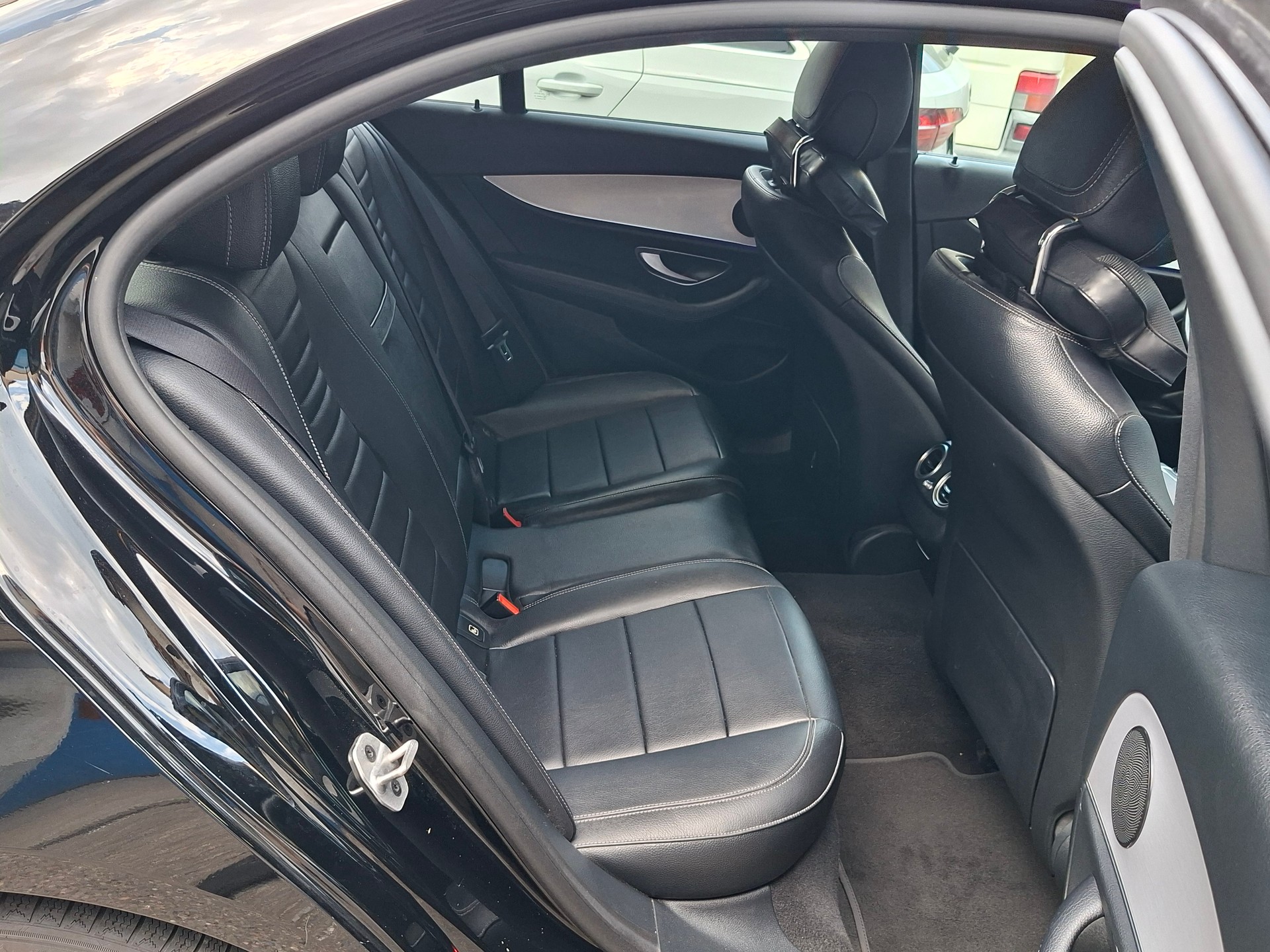 MERCEDES-BENZ E 220 d Avantgarde 9G-Tronic-image-4