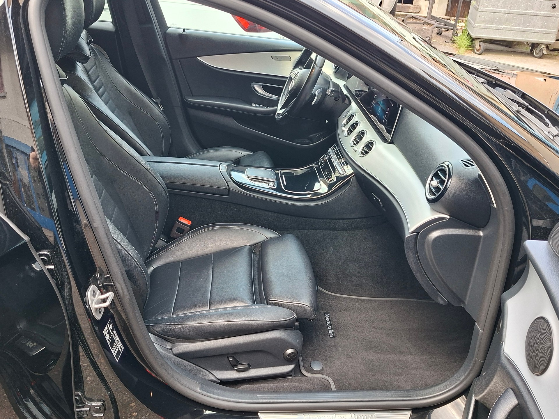 MERCEDES-BENZ E 220 d Avantgarde 9G-Tronic-image-5