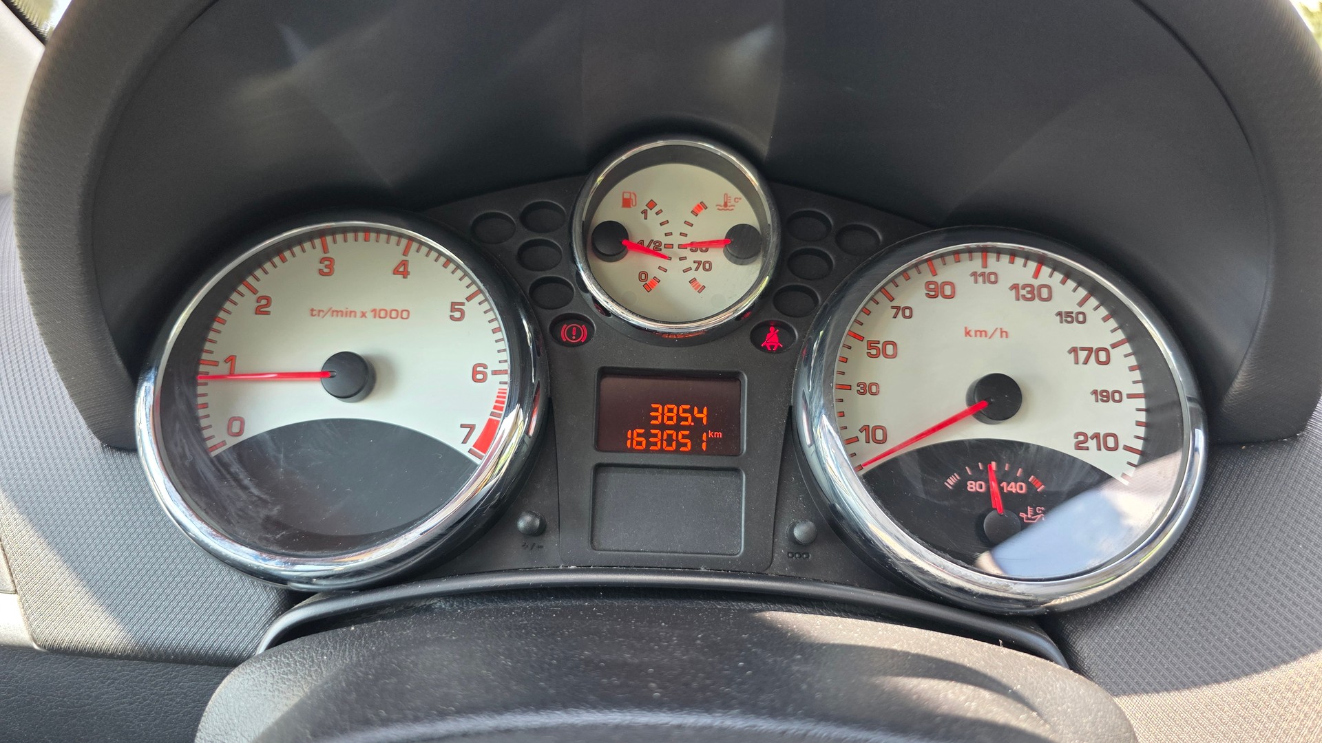 PEUGEOT 207 1.6 16V XT-image-8