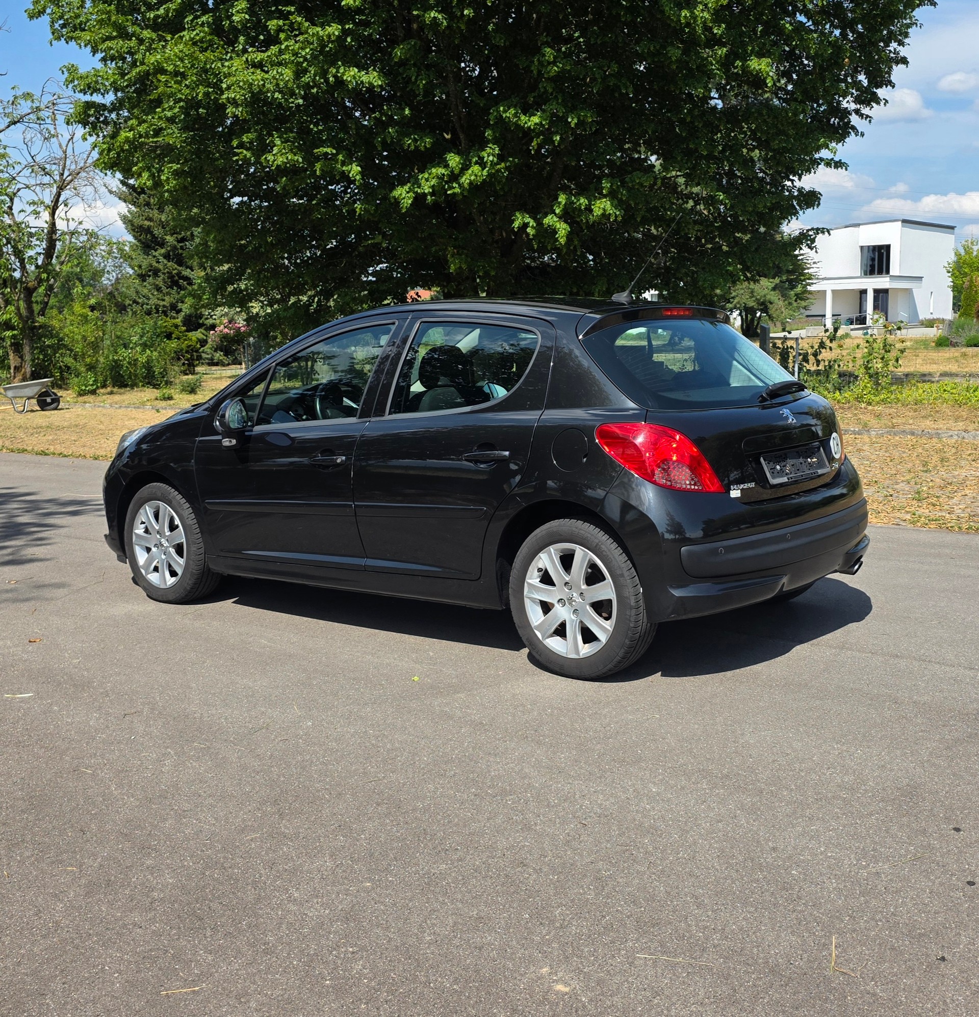 PEUGEOT 207 1.6 16V XT-image-3