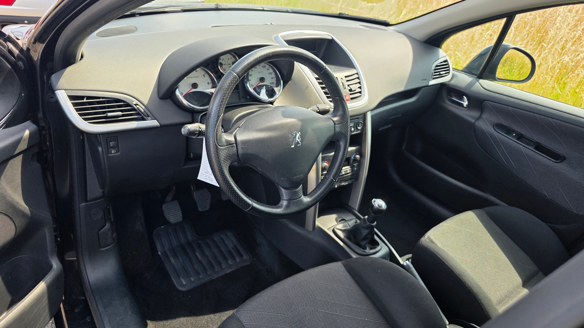 PEUGEOT 207 1.6 16V XT-image-4