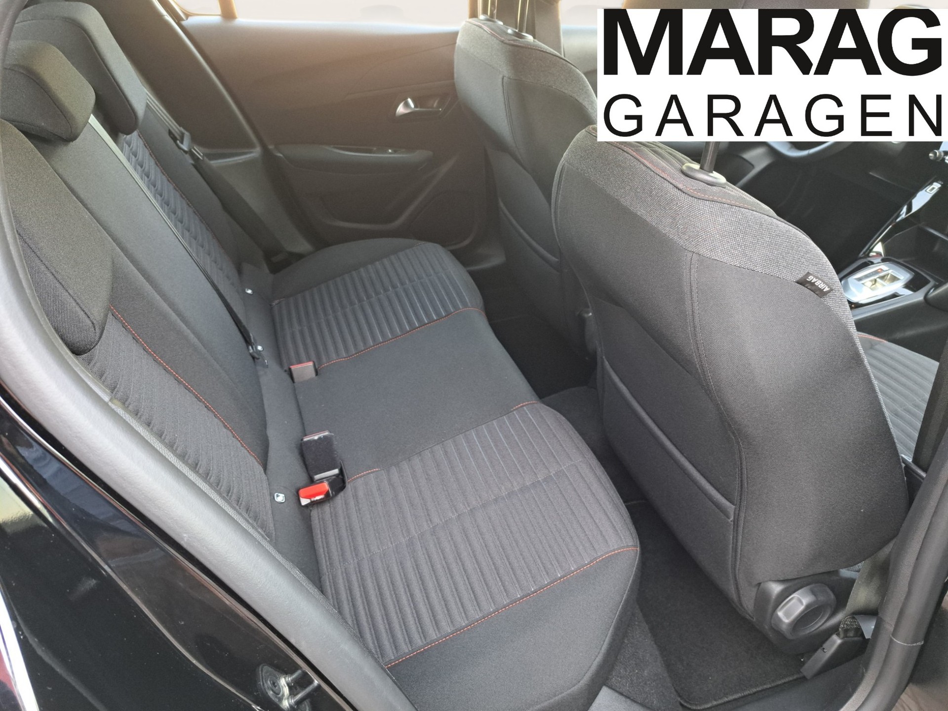 PEUGEOT 208 1.2 PureTech Active Pack EAT8-image-4