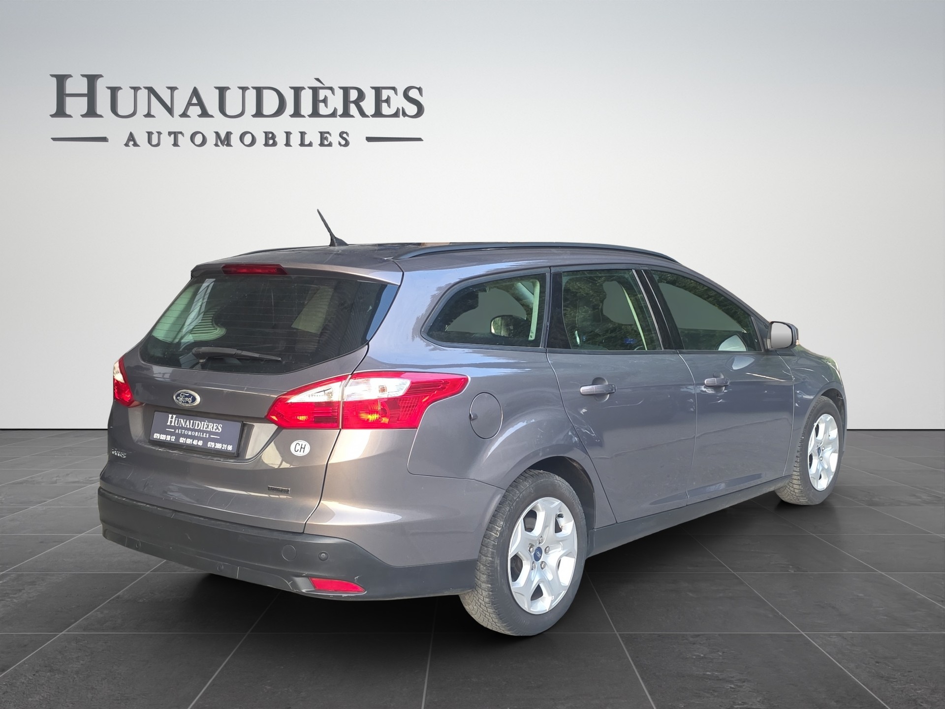 FORD Focus 1.0 SCTi Titanium-image-3