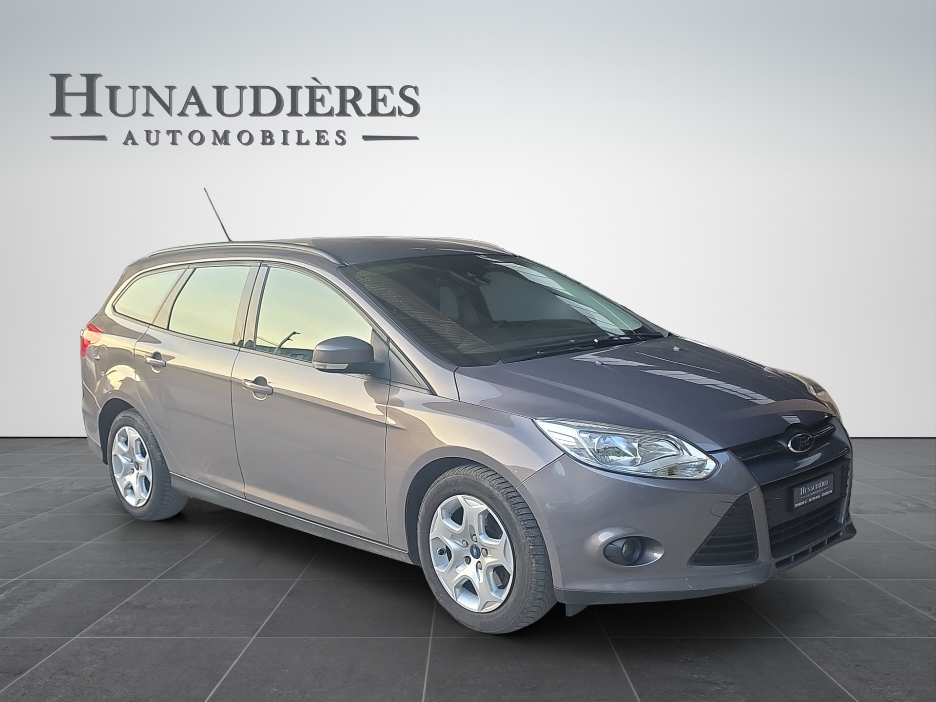 FORD Focus 1.0 SCTi Titanium-image-1