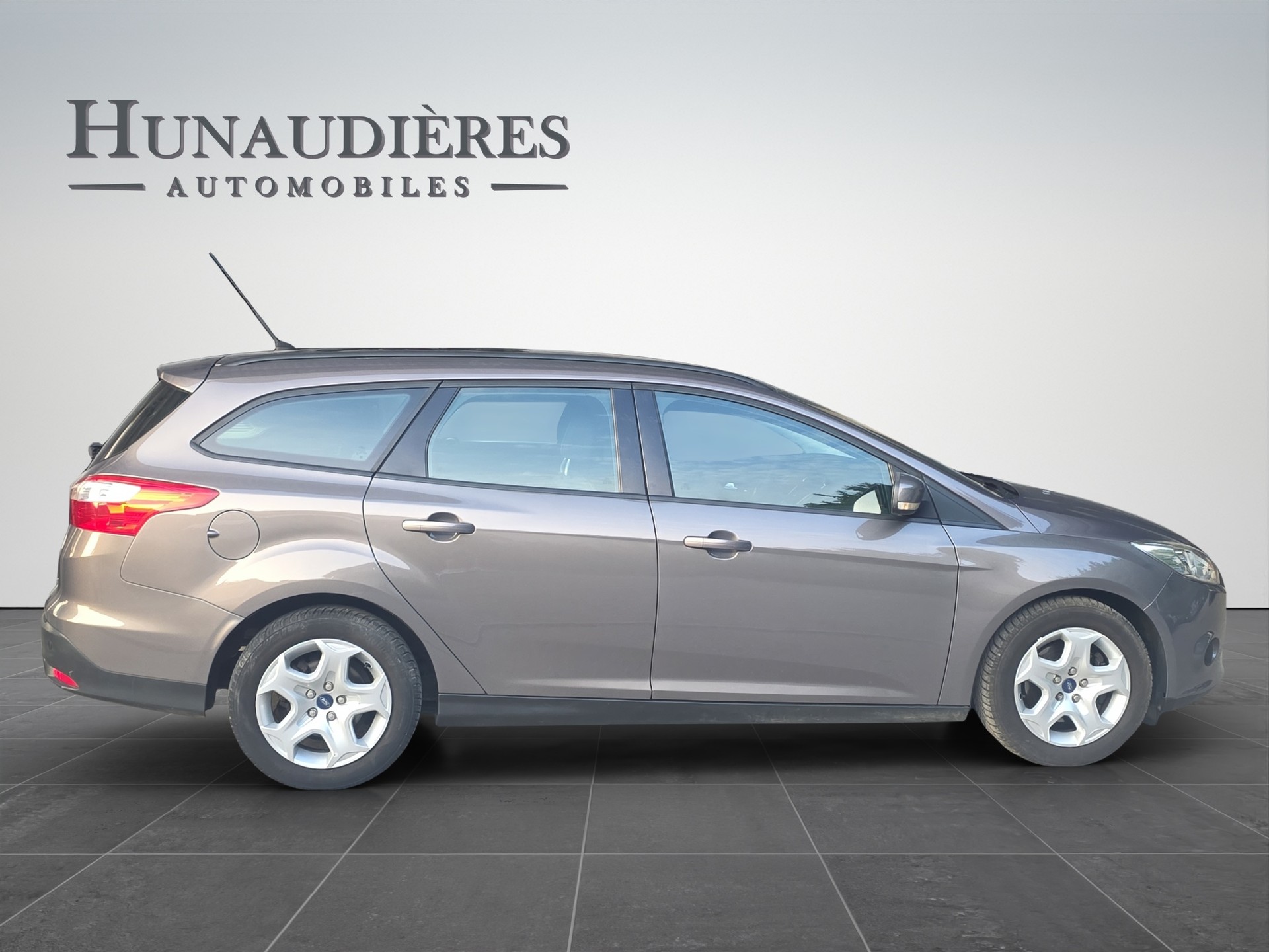 FORD Focus 1.0 SCTi Titanium-image-4
