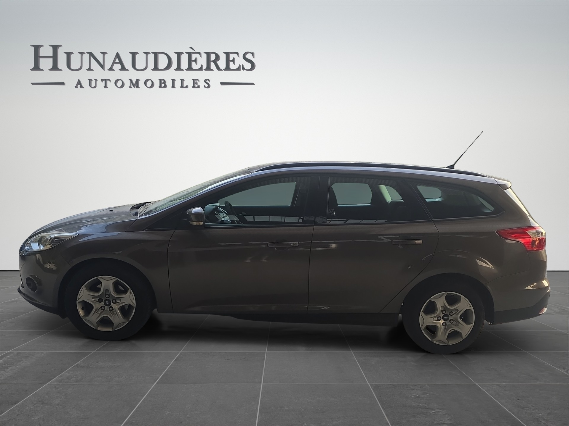 FORD Focus 1.0 SCTi Titanium-image-5