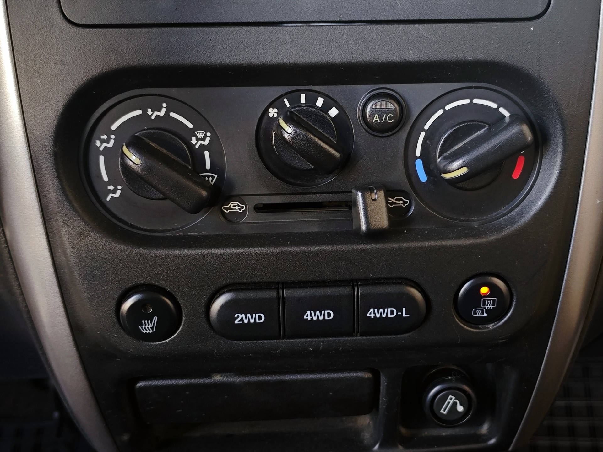 SUZUKI Jimny 1.3 16V GL Top 25th Anniversary Edition-image-11