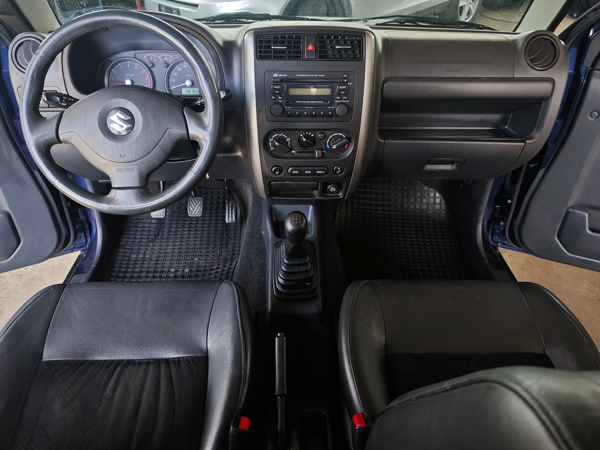 SUZUKI Jimny 1.3 16V GL Top 25th Anniversary Edition-image-4