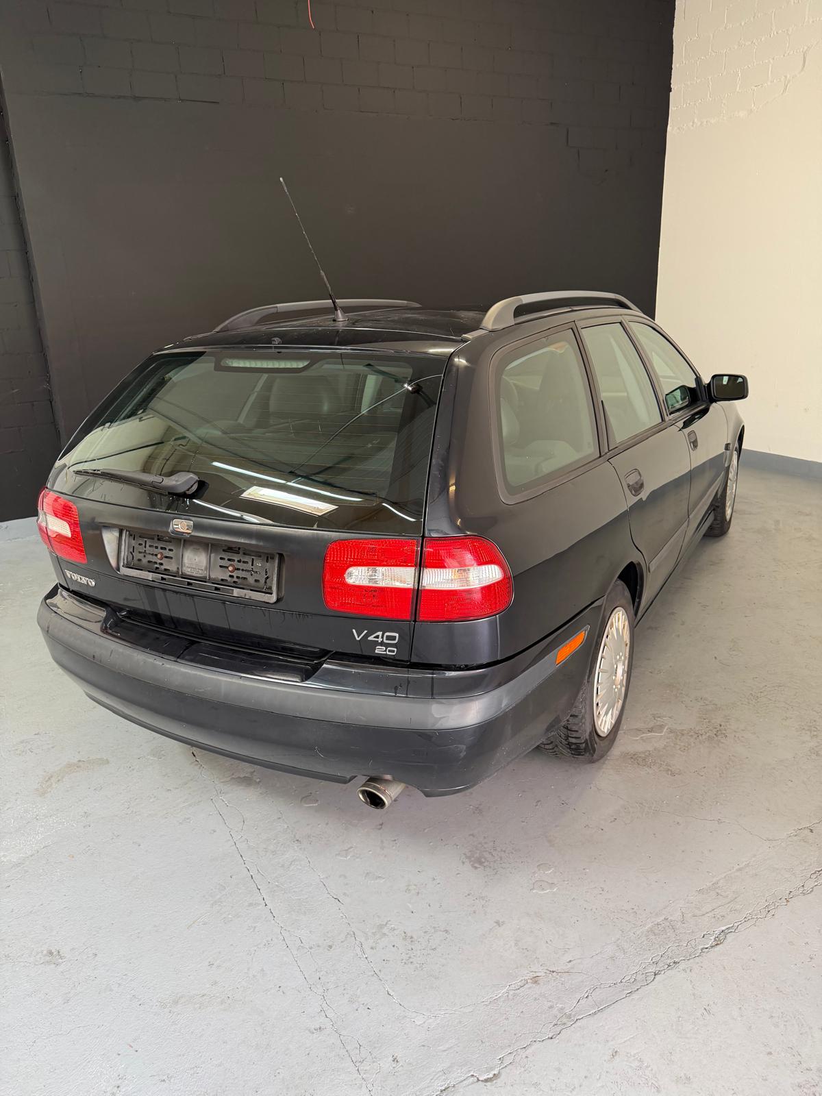 VOLVO V40 2.0 Elegance Edition ***CH-Fahrzeug***-image-6