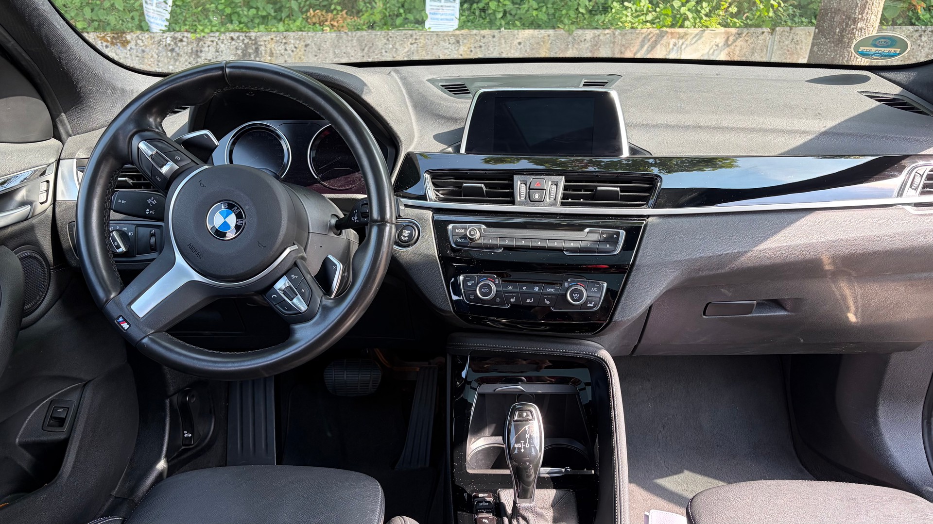 BMW X1 20i xDrive Steptronic mit xLine Ausstattung-image-8