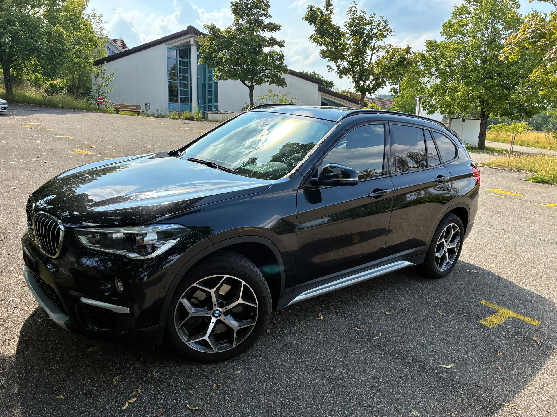 BMW X1 20i xDrive Steptronic mit xLine Ausstattung-image-0