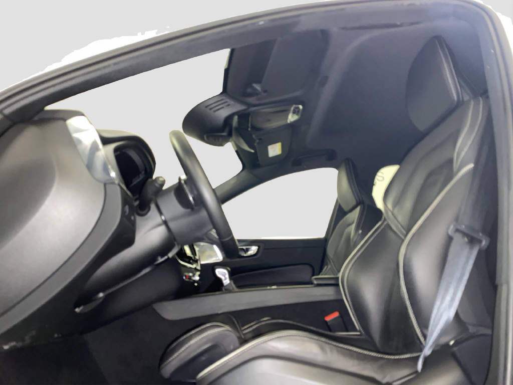 VOLVO XC60 2.0 D4 R-Design AWD-image-6