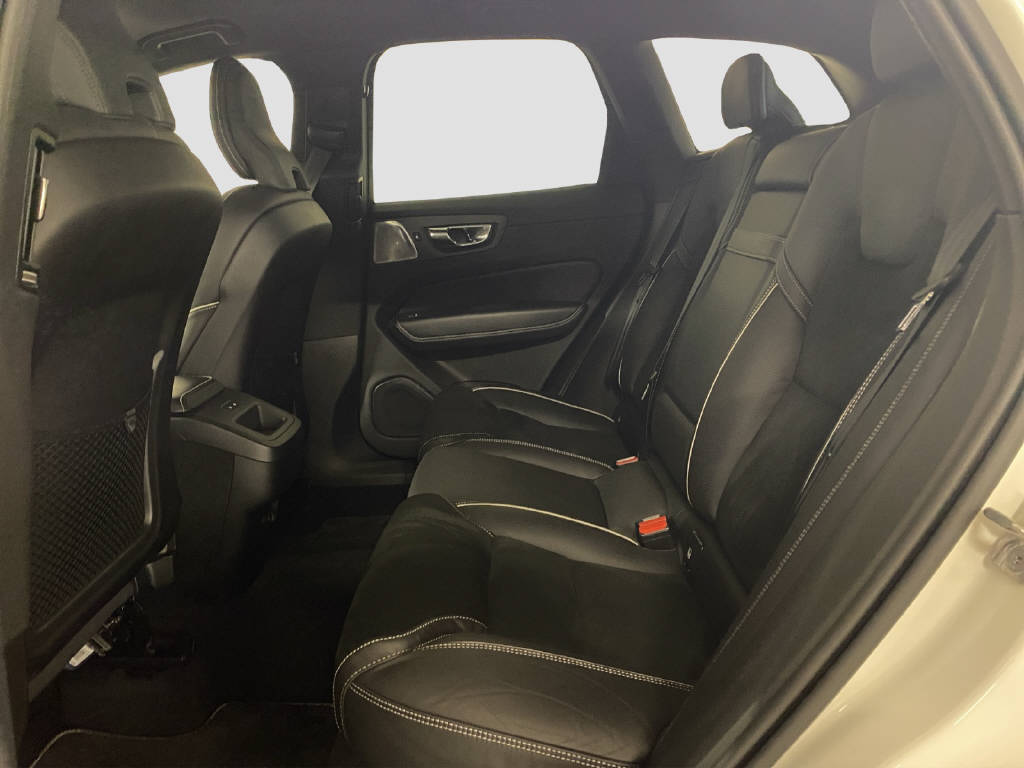 VOLVO XC60 2.0 D4 R-Design AWD-image-12