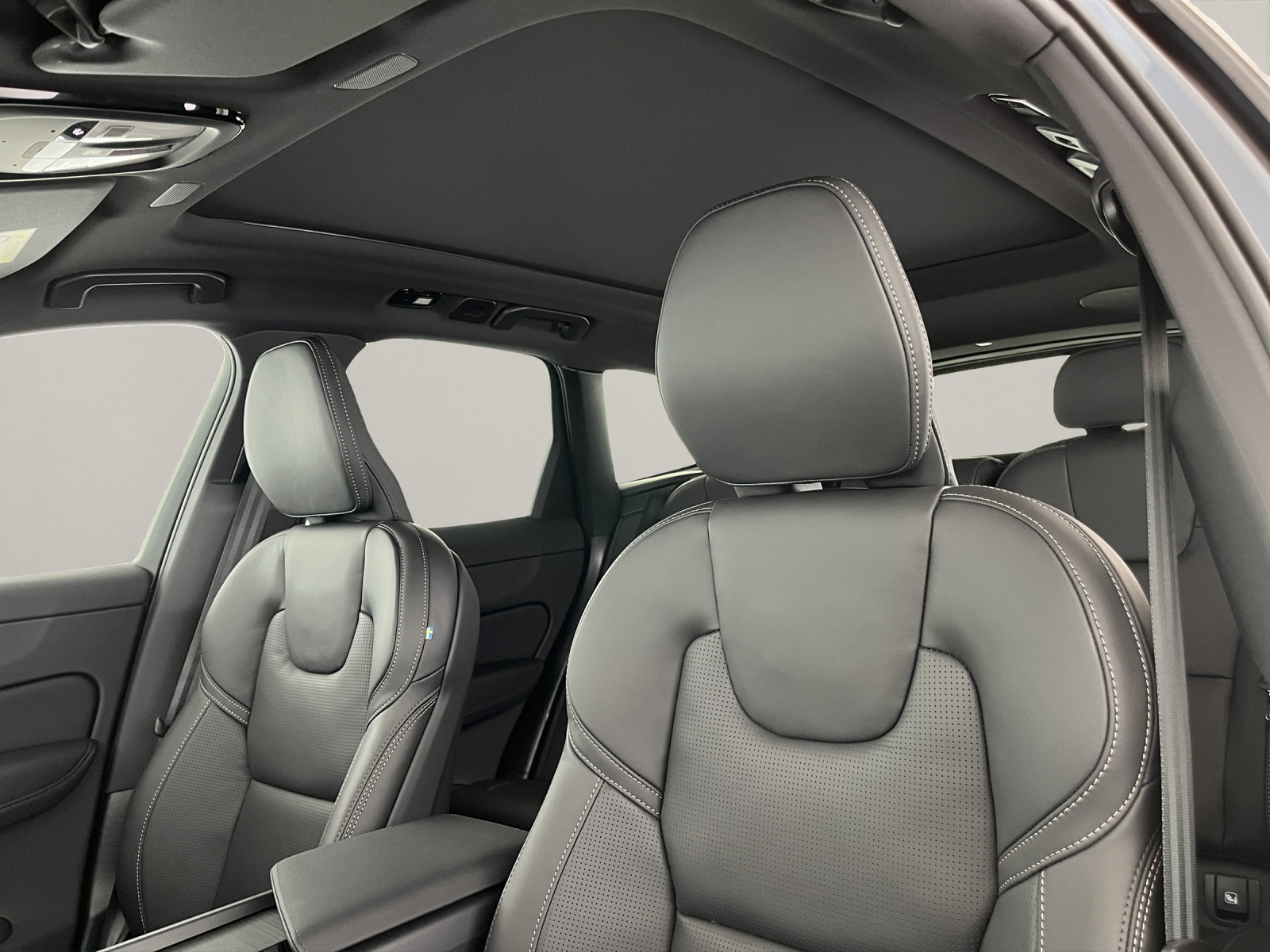 VOLVO XC60 2.0 T8 TE Black Edition eAWD-image-13