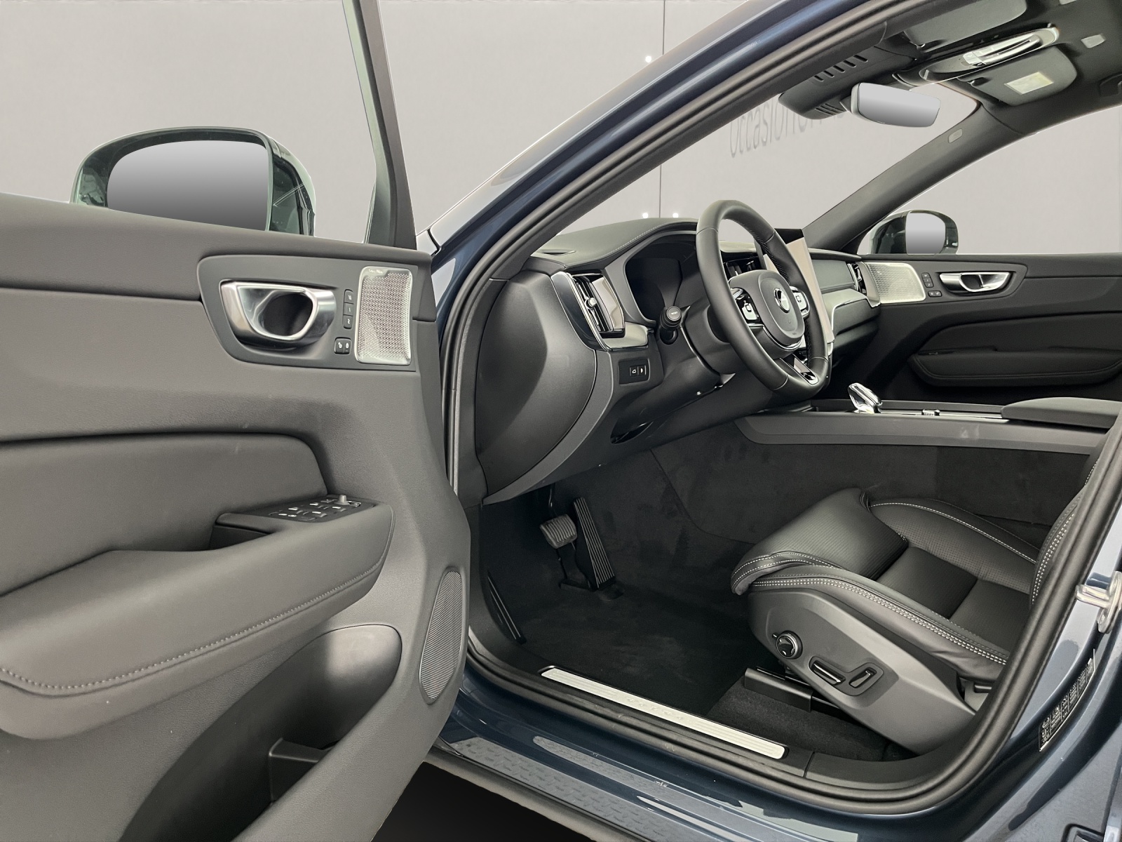 VOLVO XC60 2.0 T8 TE Black Edition eAWD-image-7
