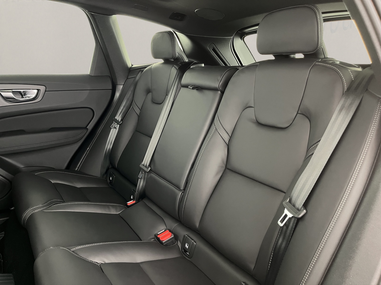 VOLVO XC60 2.0 T8 TE Black Edition eAWD-image-14