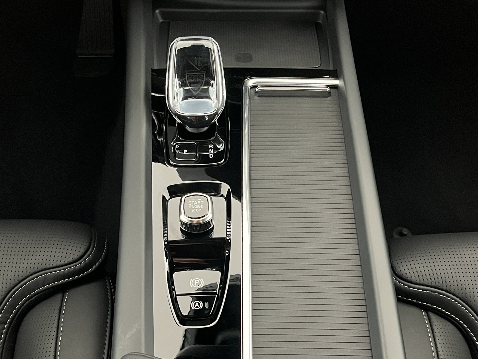 VOLVO XC60 2.0 T8 TE Black Edition eAWD-image-15