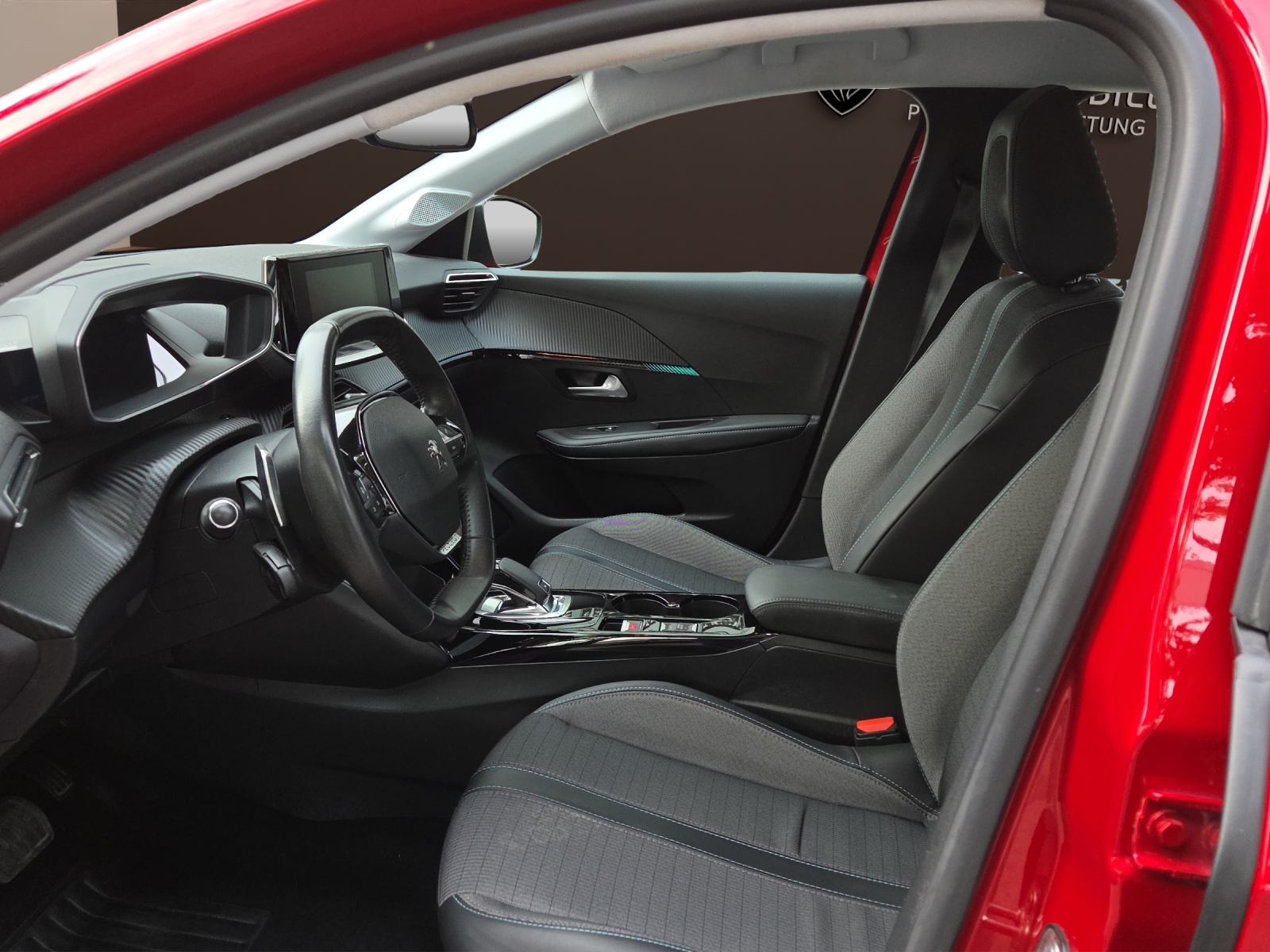 PEUGEOT 208 1.2 PureTech Allure EAT8-image-10