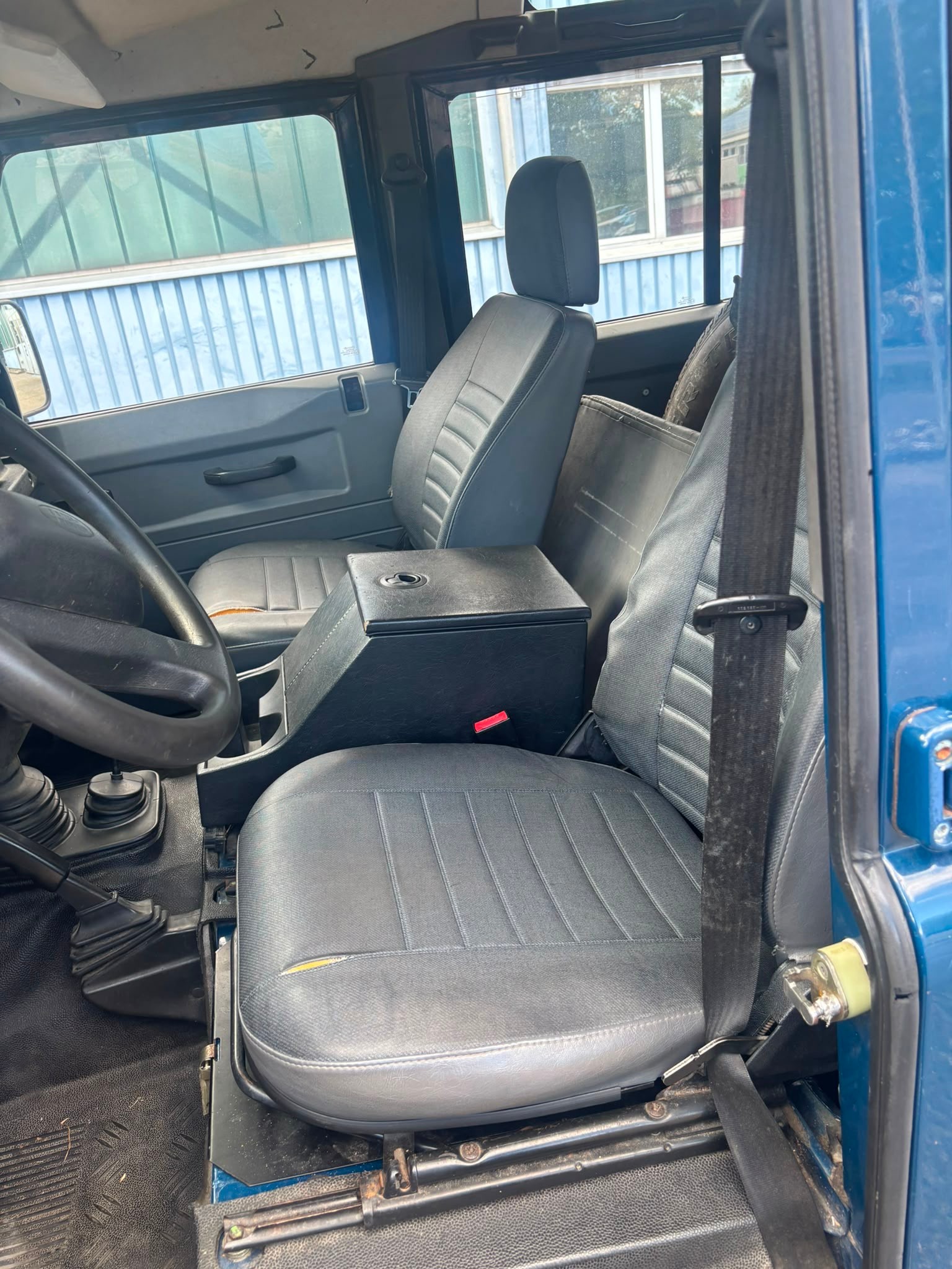 LAND ROVER Defender 110 SW 2.5 Td5-image-8