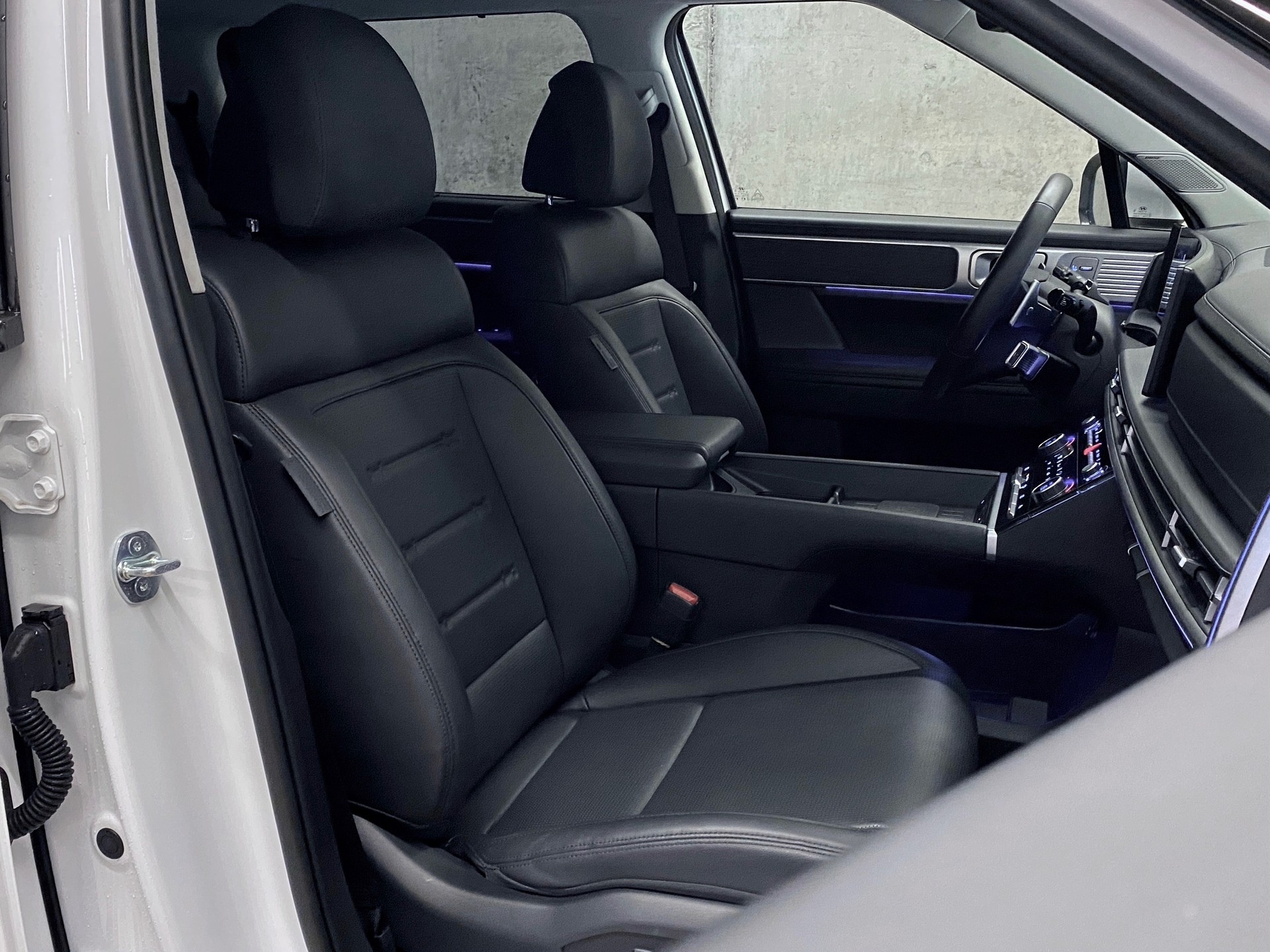 HYUNDAI Santa Fe*1.6*T-GDi*VollHybrid*Swiss*Vertex*4WD*Automatic*-image-4