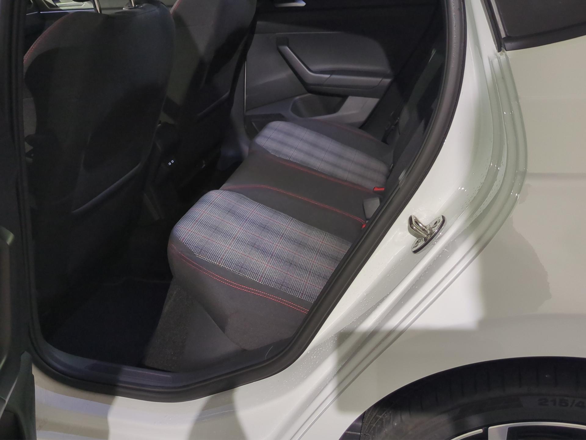 VW Polo 2.0 TSI GTI DSG-image-14