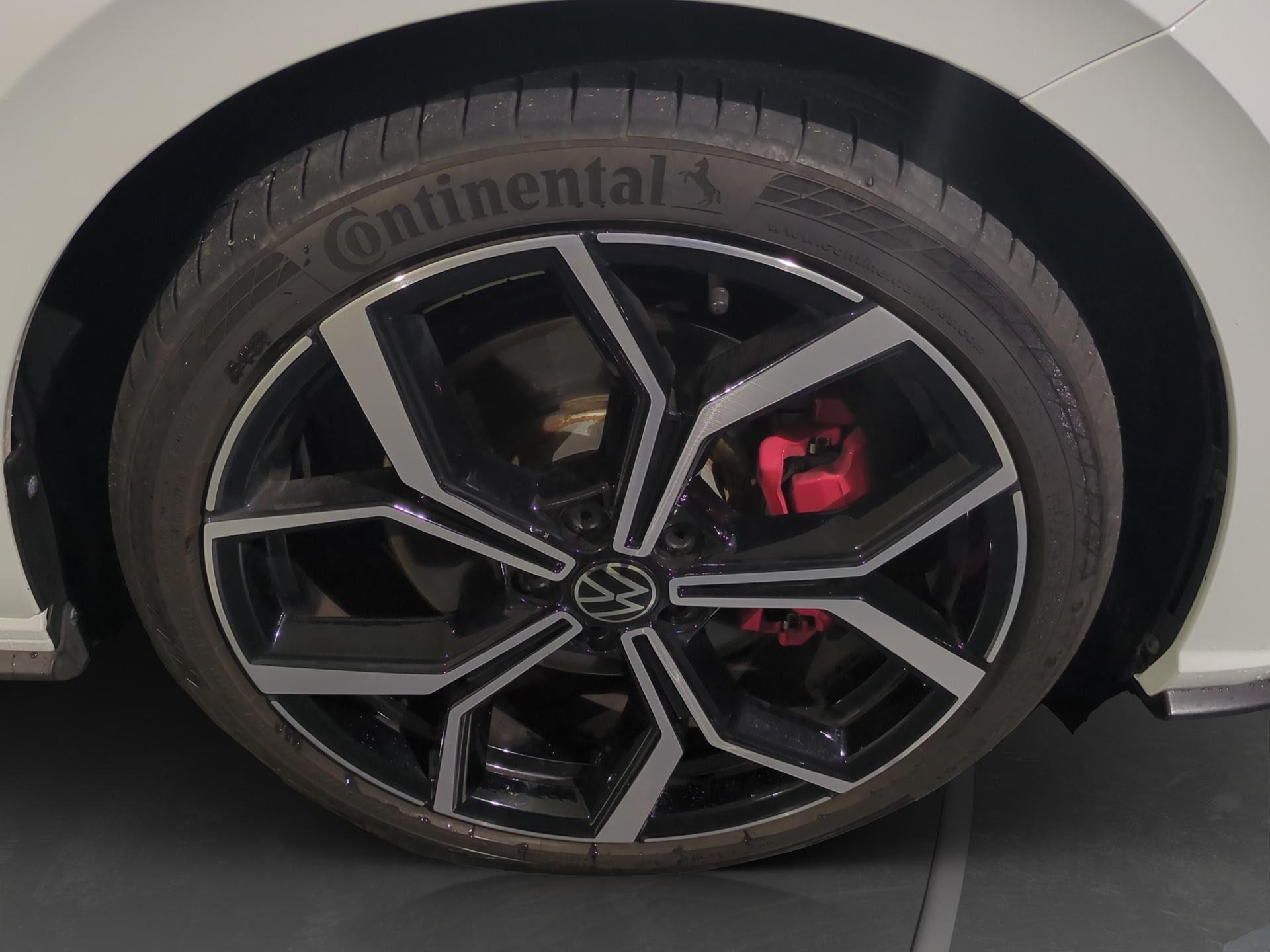 VW Polo 2.0 TSI GTI DSG-image-17