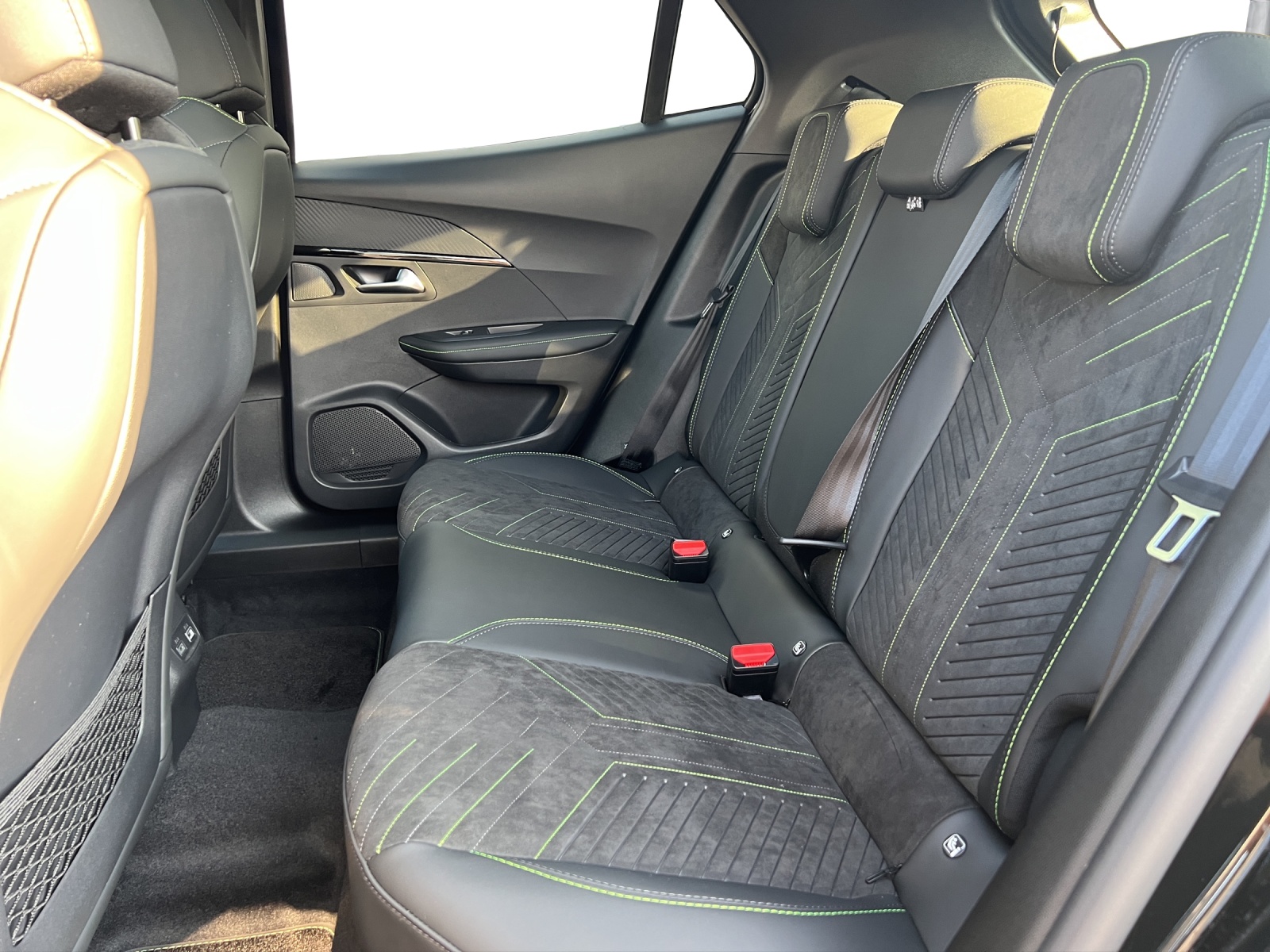 PEUGEOT 2008 1.2 Hybrid 145 GT Exclusive-image-9