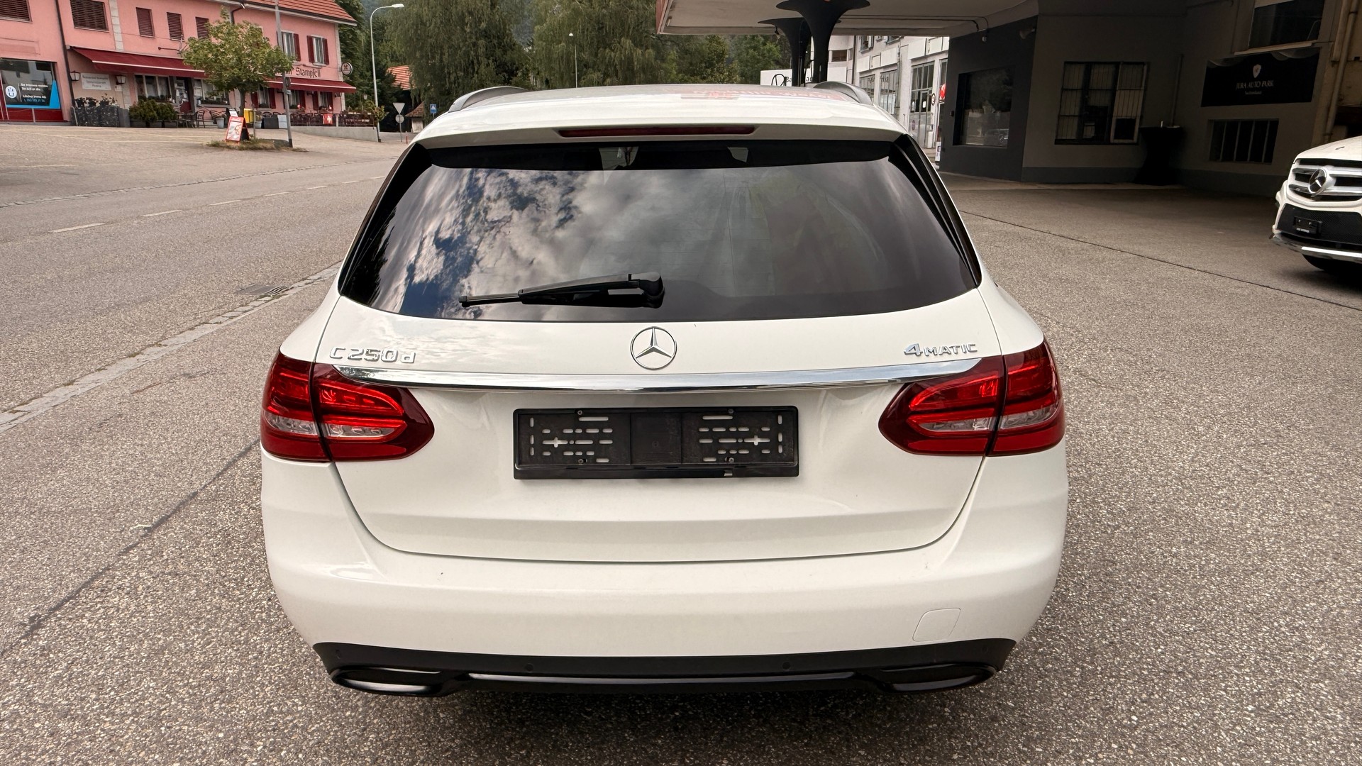 MERCEDES-BENZ C 250 d Swiss Star Exclusive 4Matic 9G-Tronic-image-7