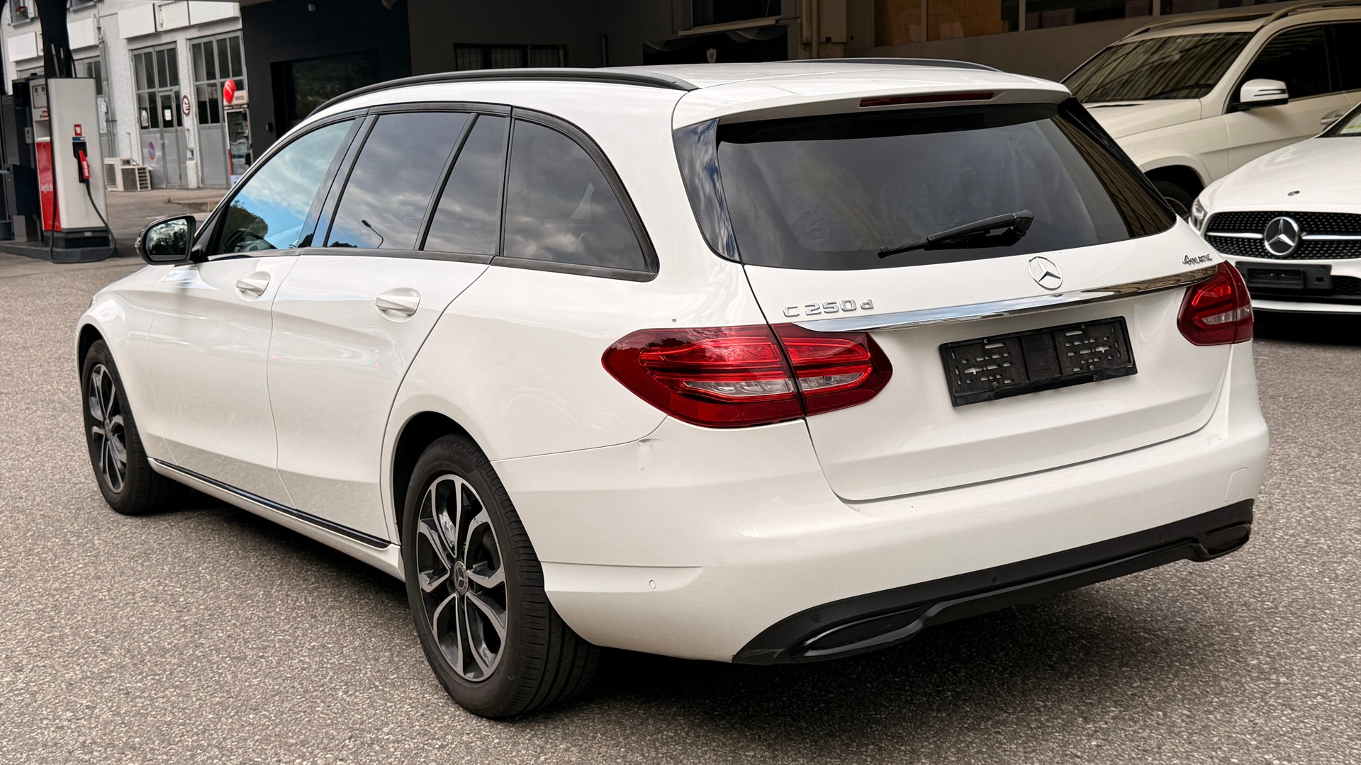 MERCEDES-BENZ C 250 d Swiss Star Exclusive 4Matic 9G-Tronic-image-5