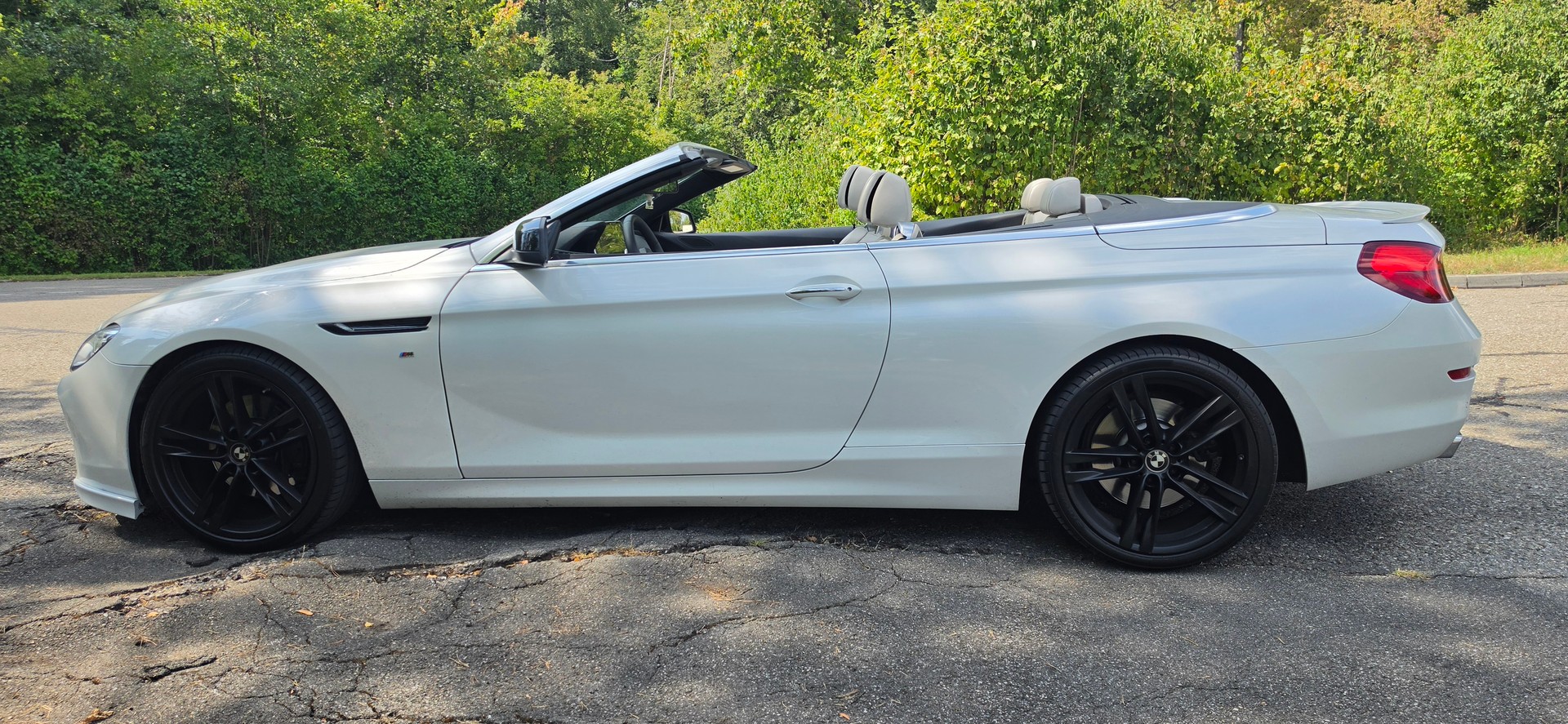 BMW 650i Cabrio-image-6