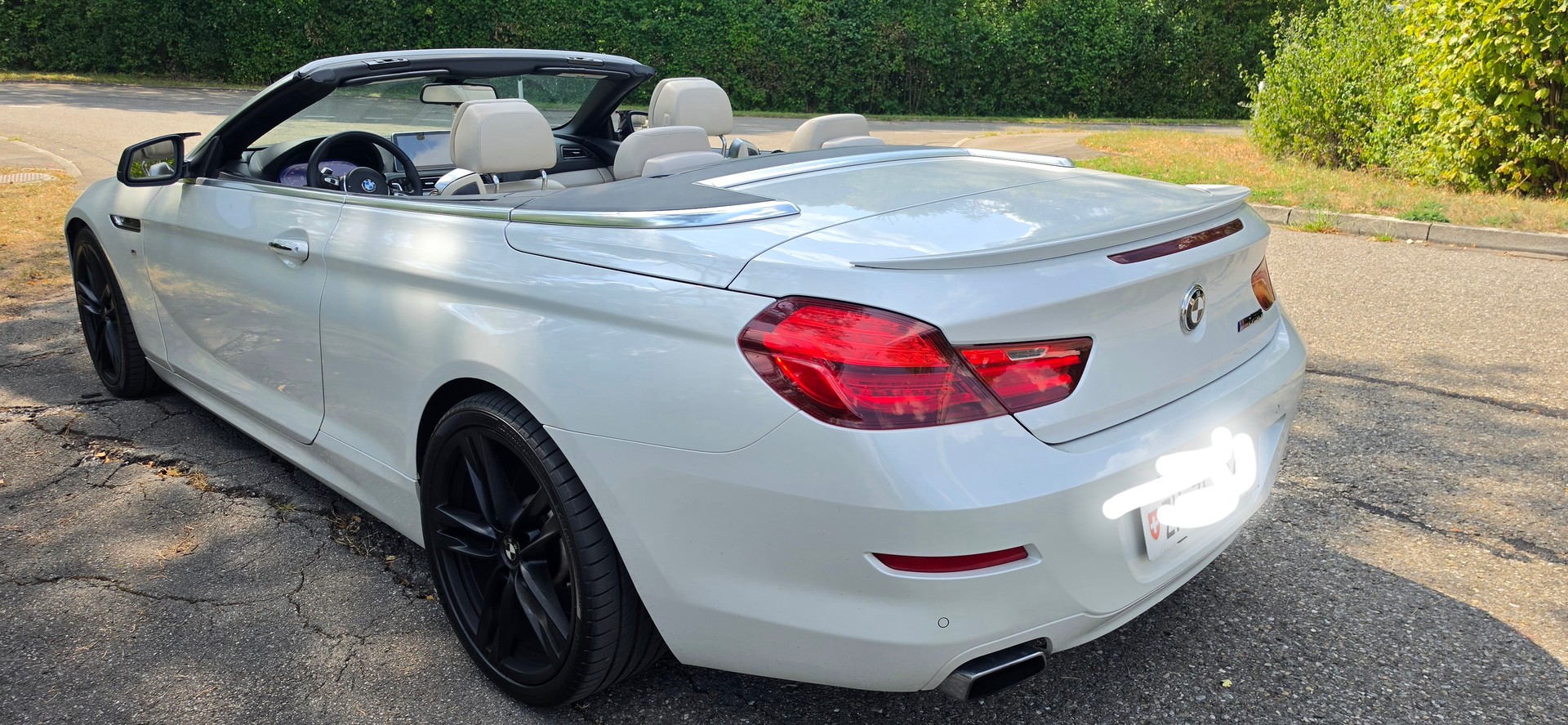BMW 650i Cabrio-image-5