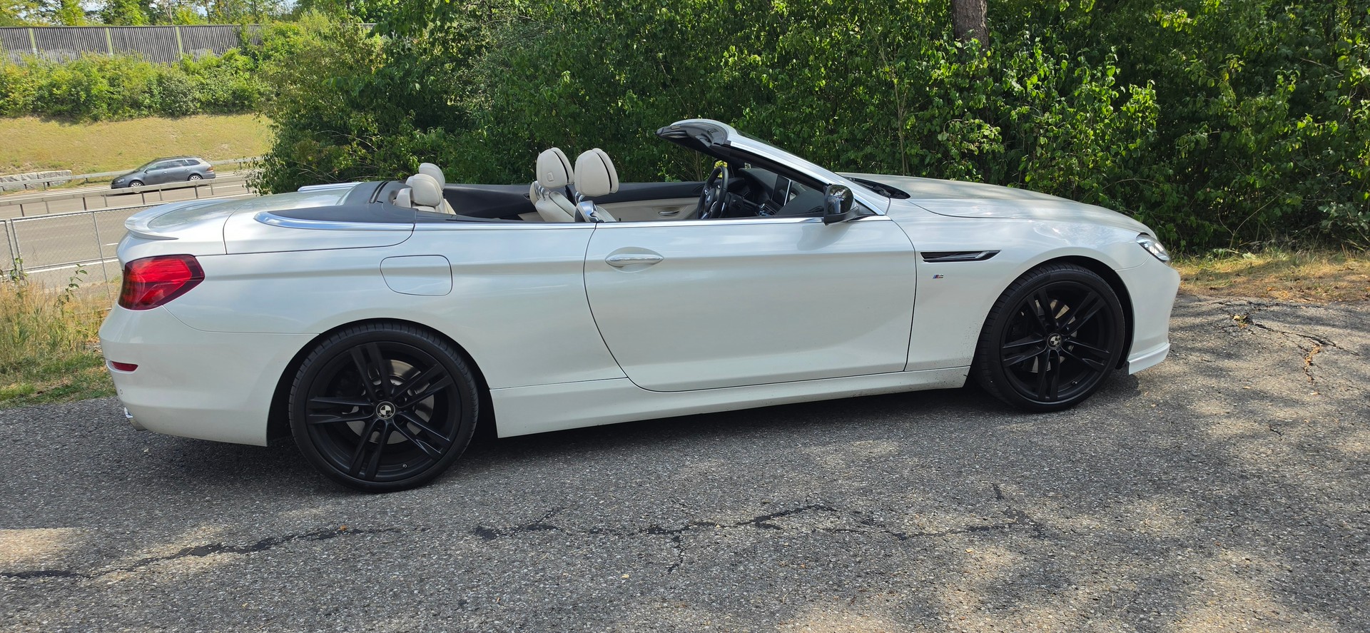 BMW 650i Cabrio-image-3