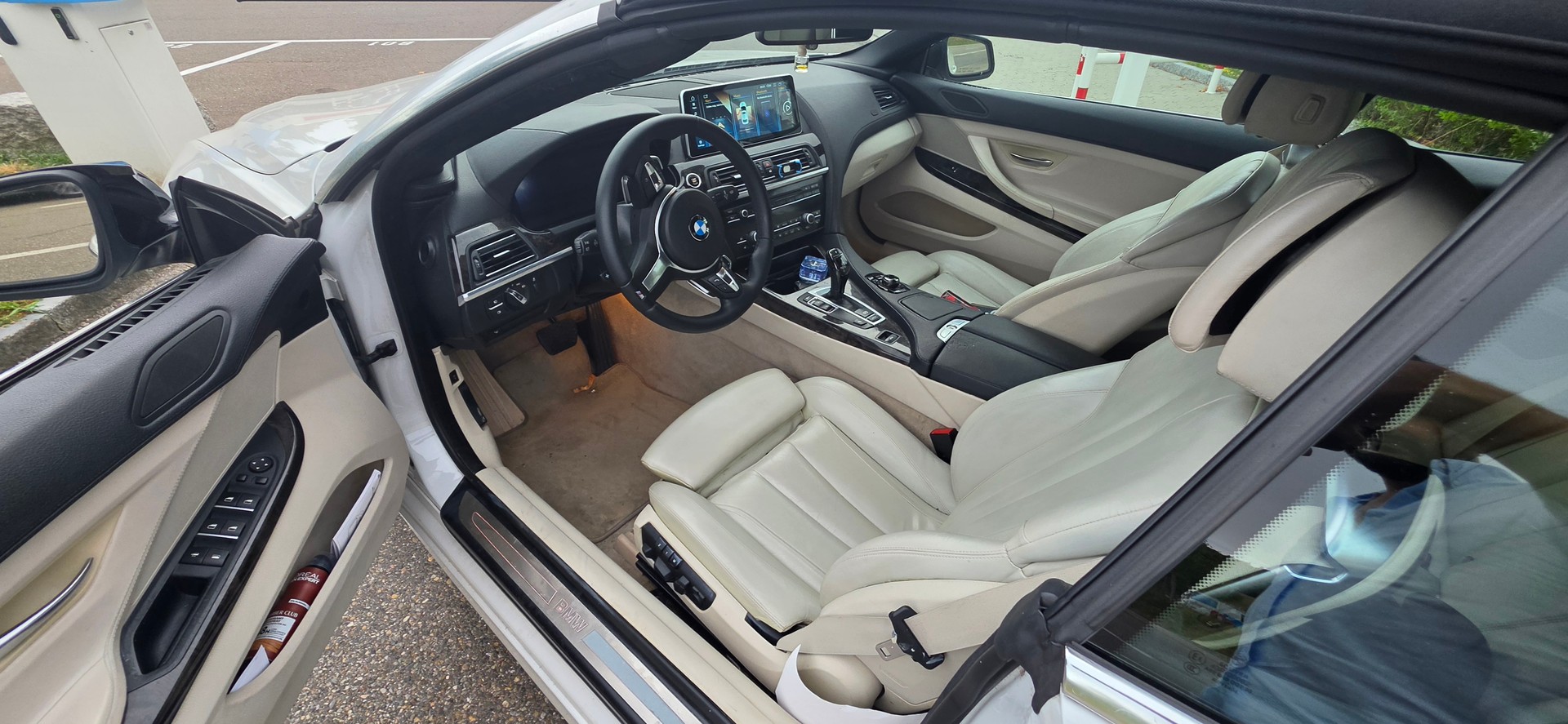BMW 650i Cabrio-image-11