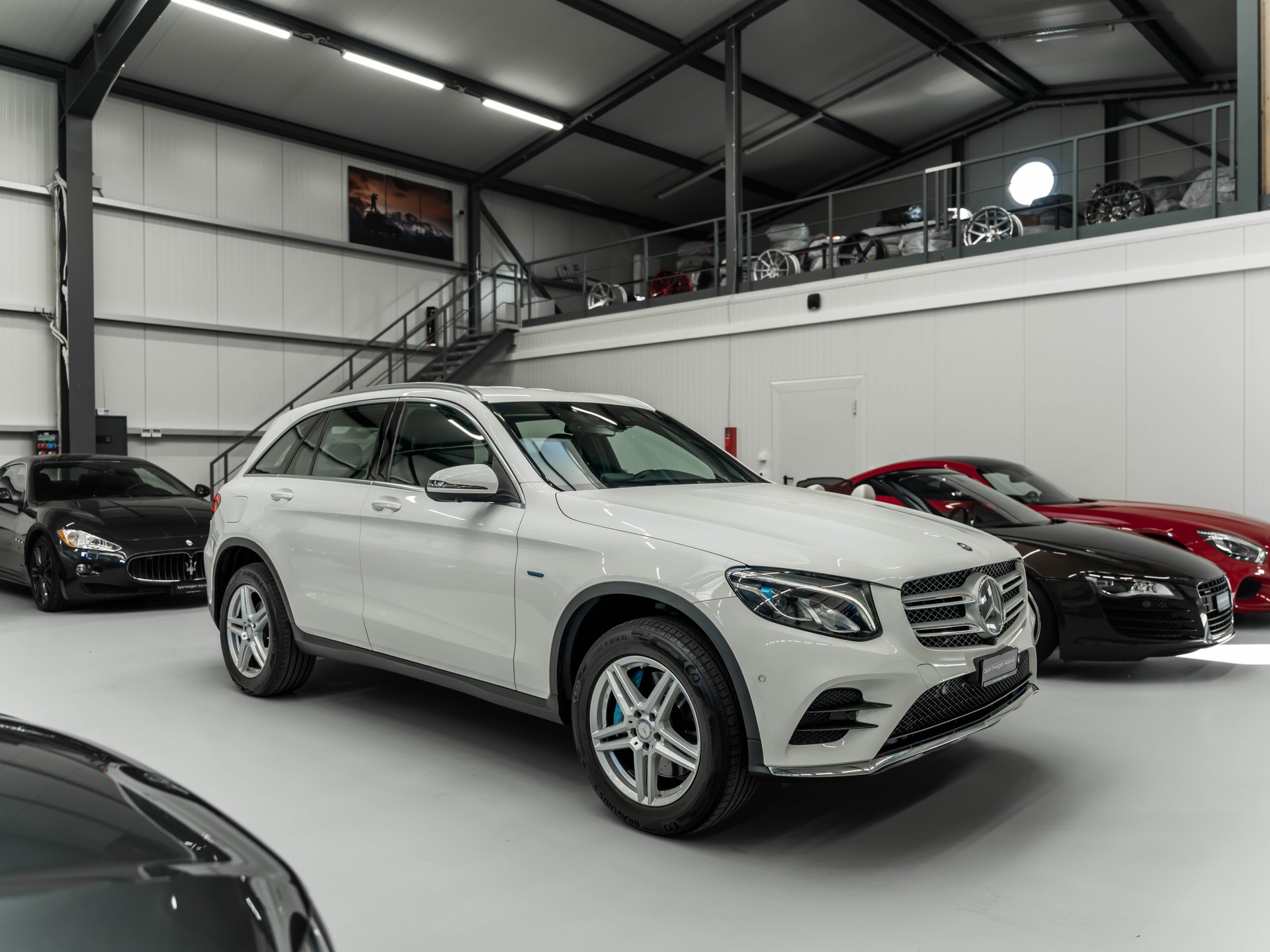 MERCEDES-BENZ GLC 350 e AMG Line 4Matic 7G-Tronic-image-4