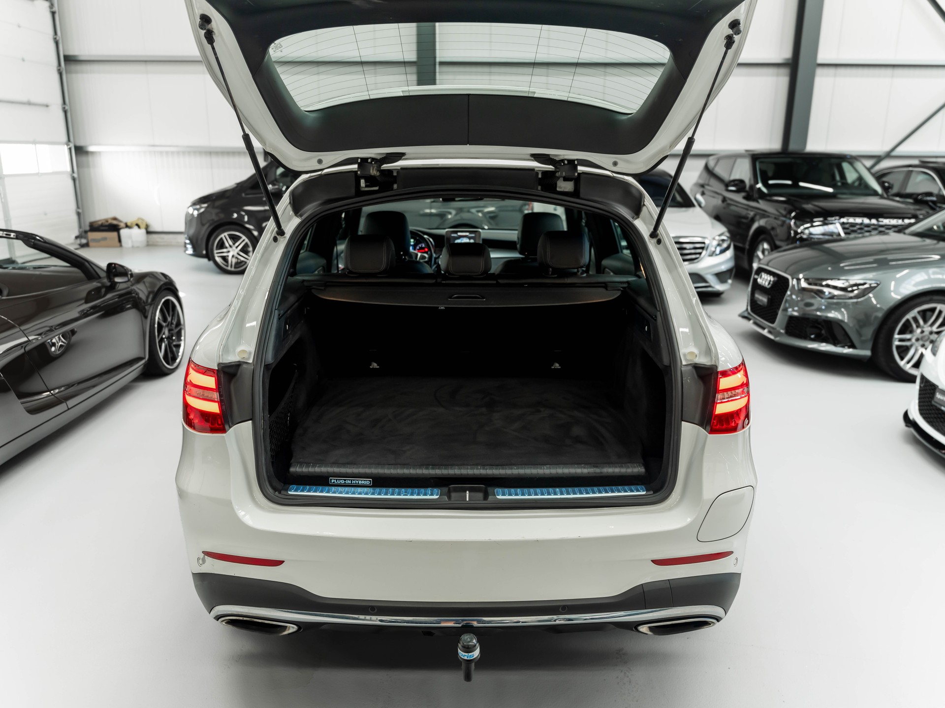 MERCEDES-BENZ GLC 350 e AMG Line 4Matic 7G-Tronic-image-28